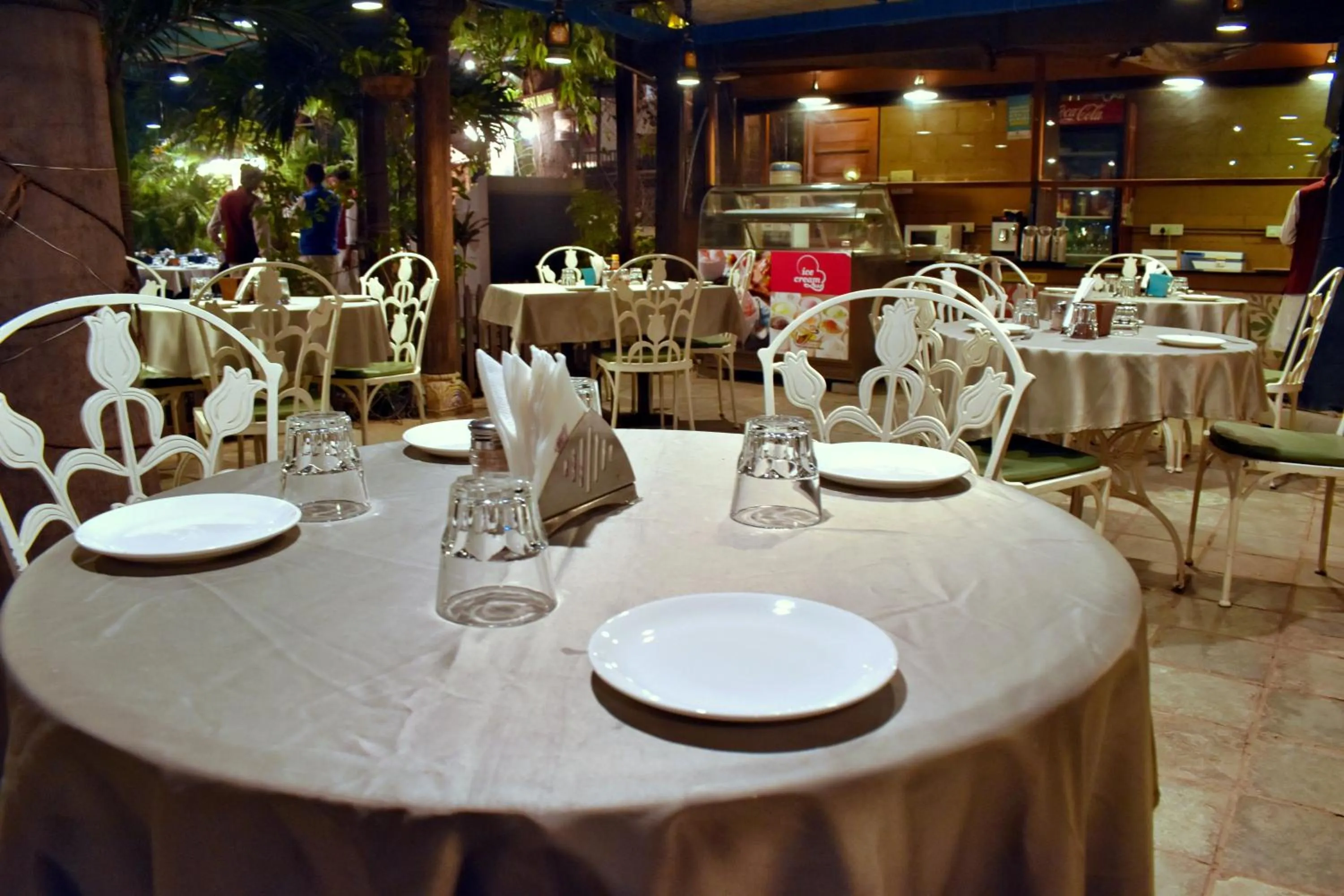 Restaurant/places to eat in WelcomHeritage Mani Mansion