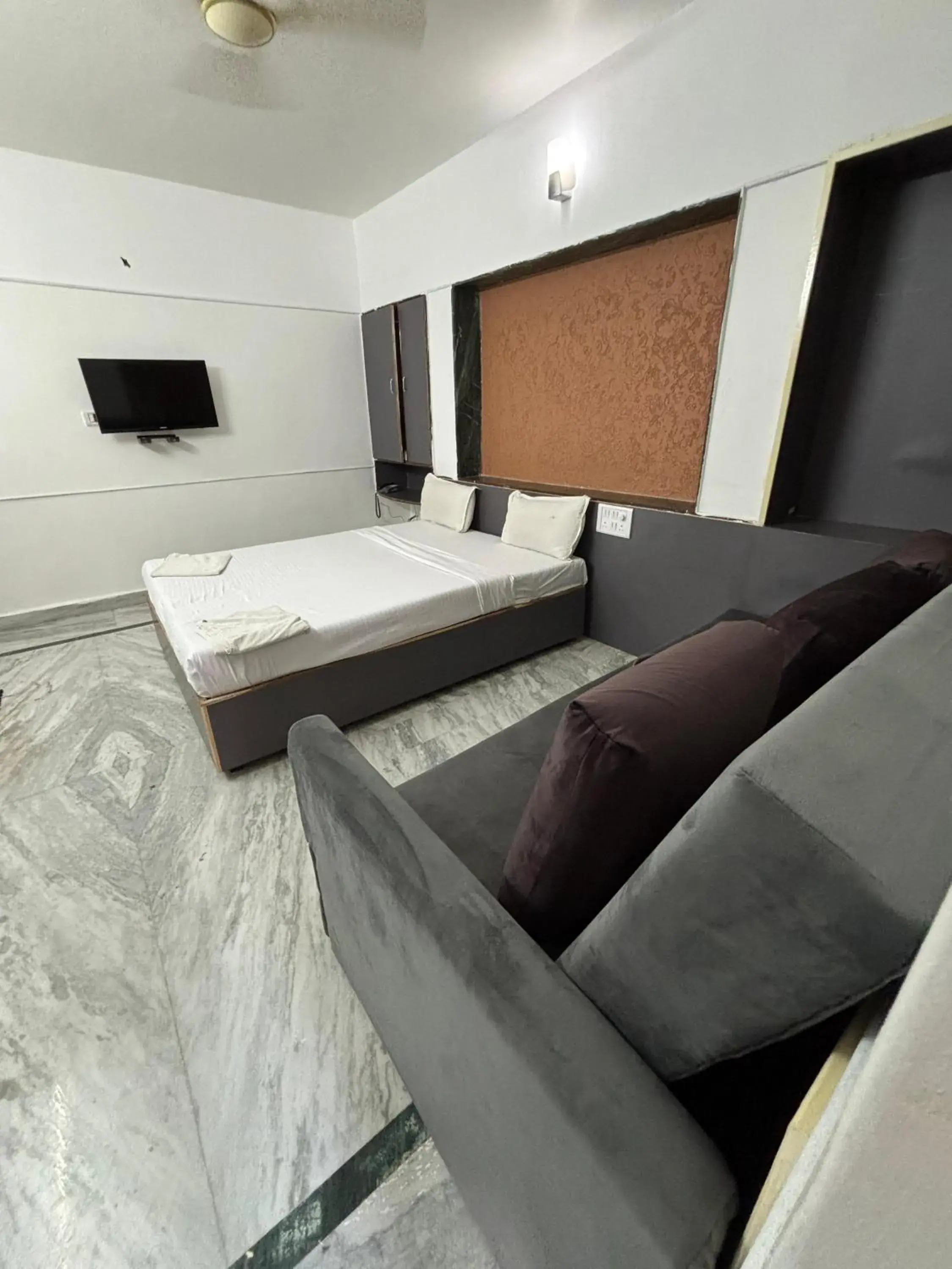 Small Double Room in Pushpak Resort Small Double Room in Pushpak Resort