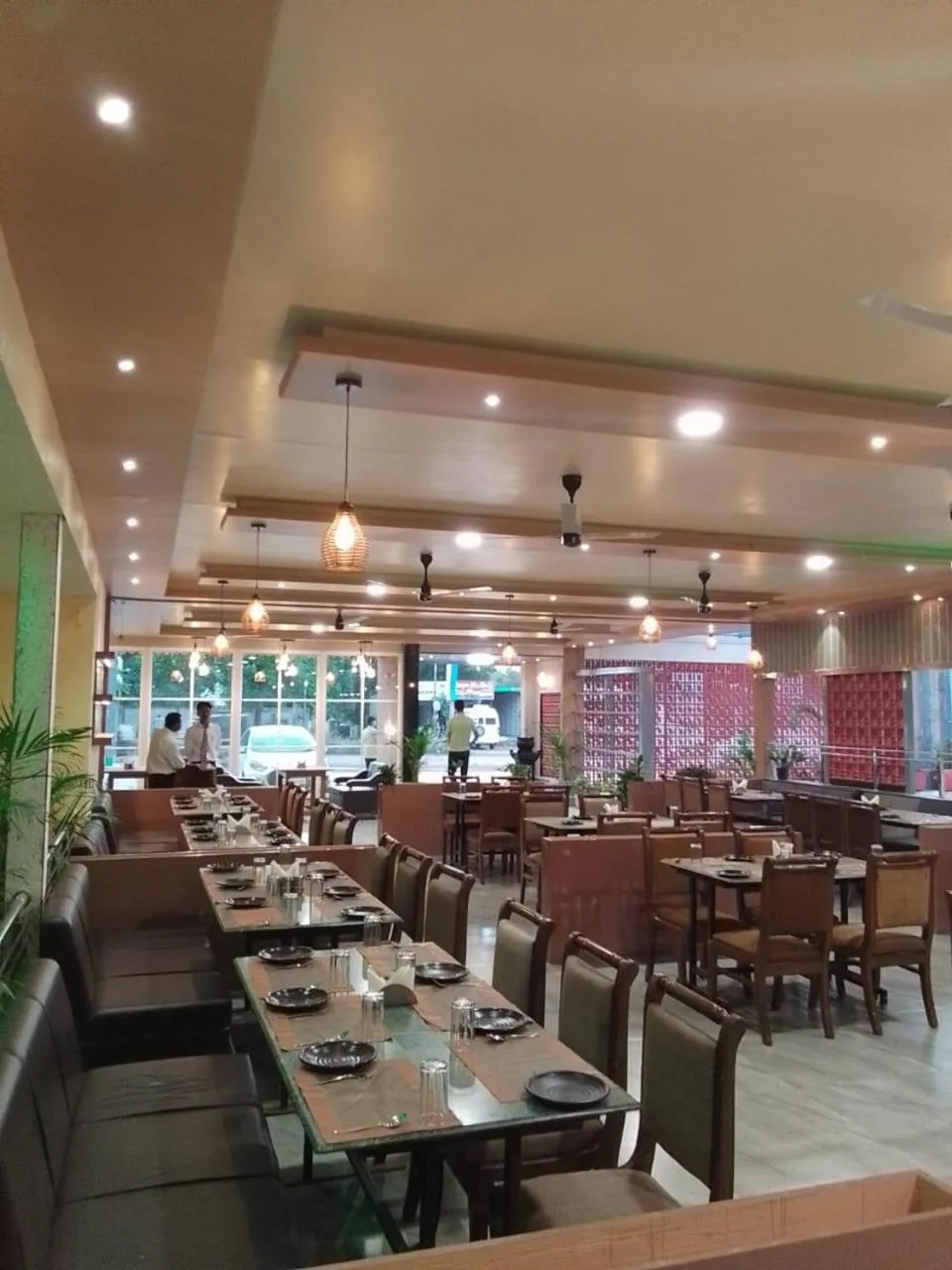 Restaurant/places to eat in Pushpak Resort