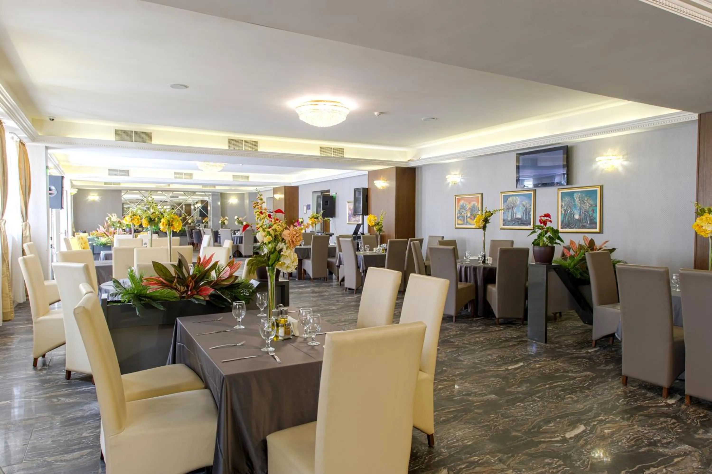 Restaurant/places to eat in Hotel Monte Cristo