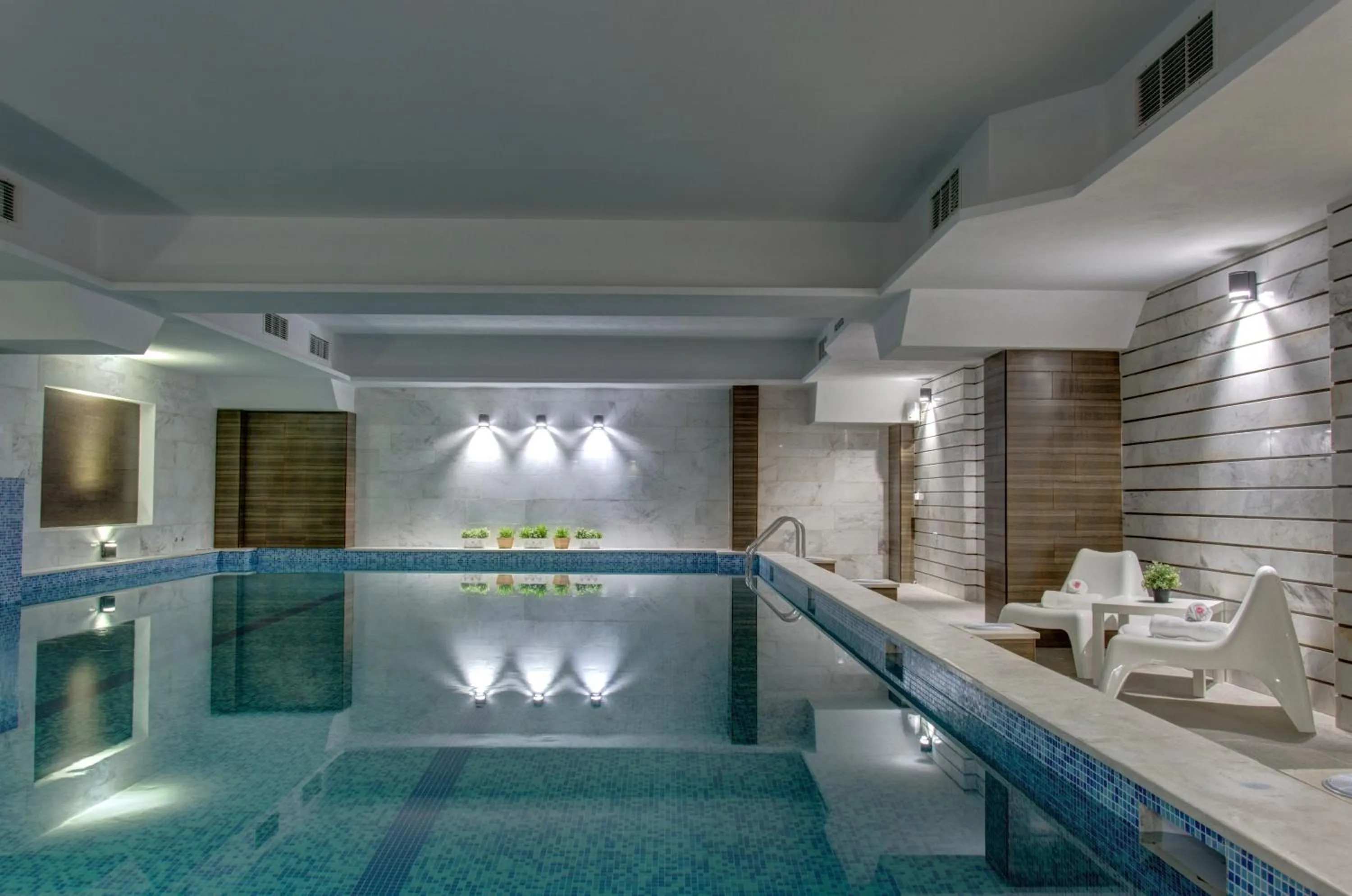 Swimming pool in Hotel Monte Cristo