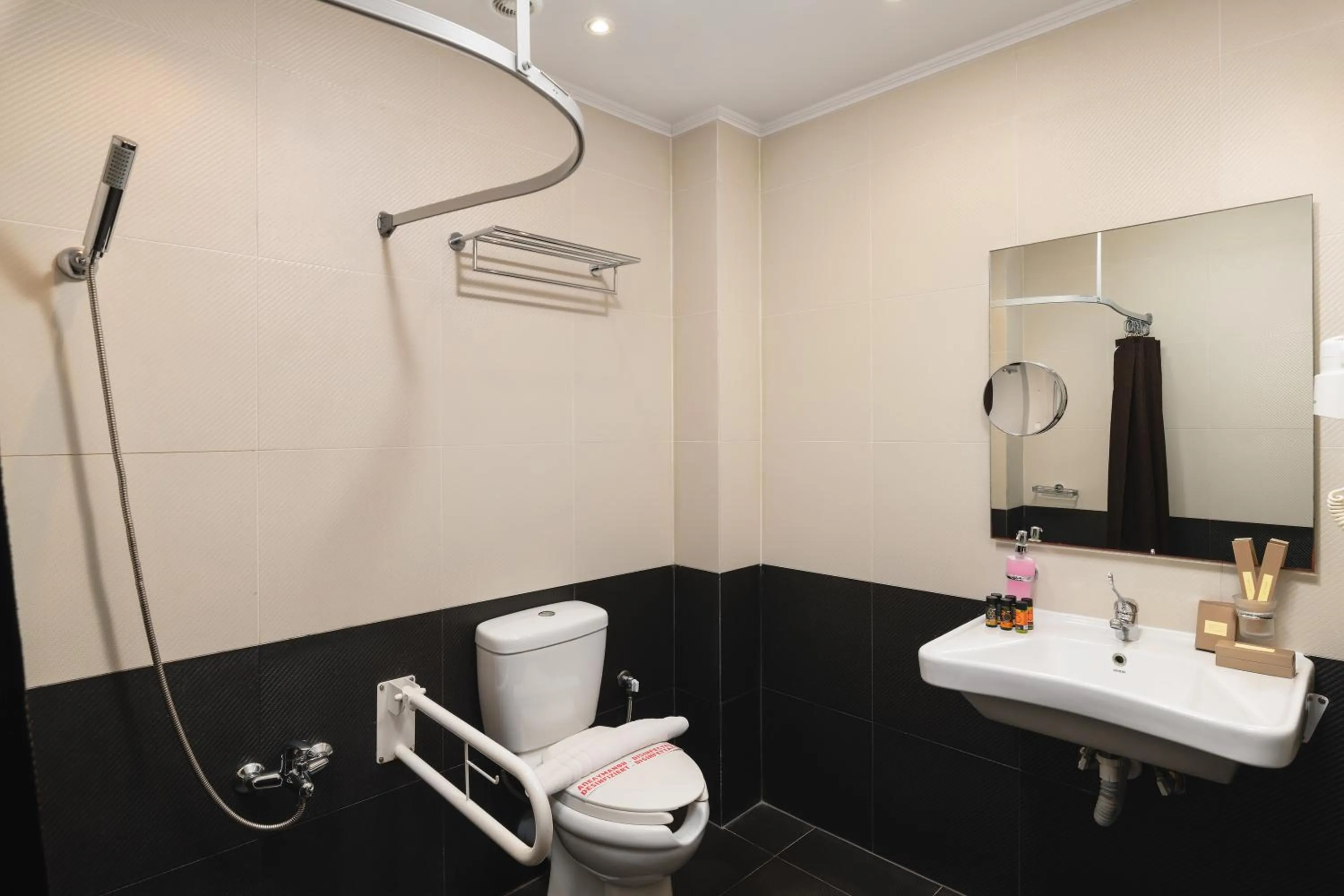 Bathroom in Elia Agia Marina Hotel