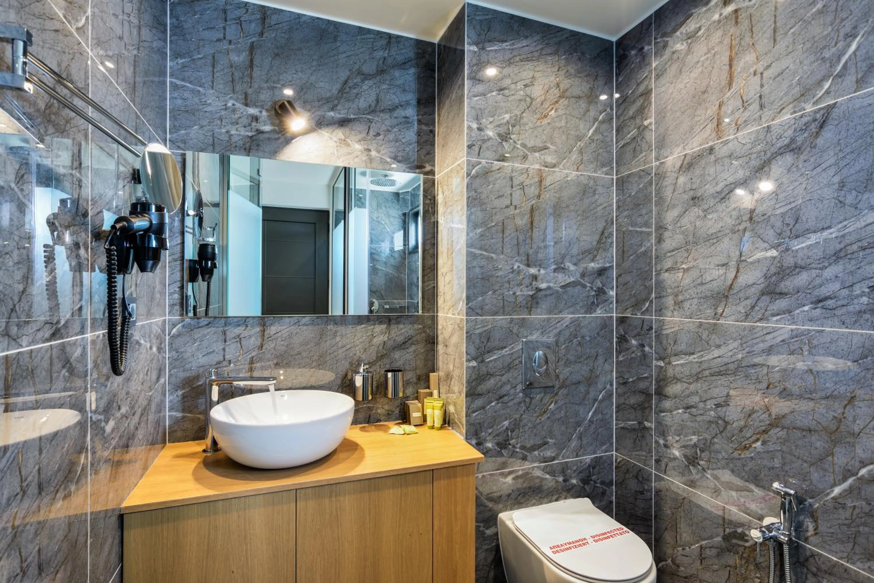 Toilet in Elia Agia Marina Hotel