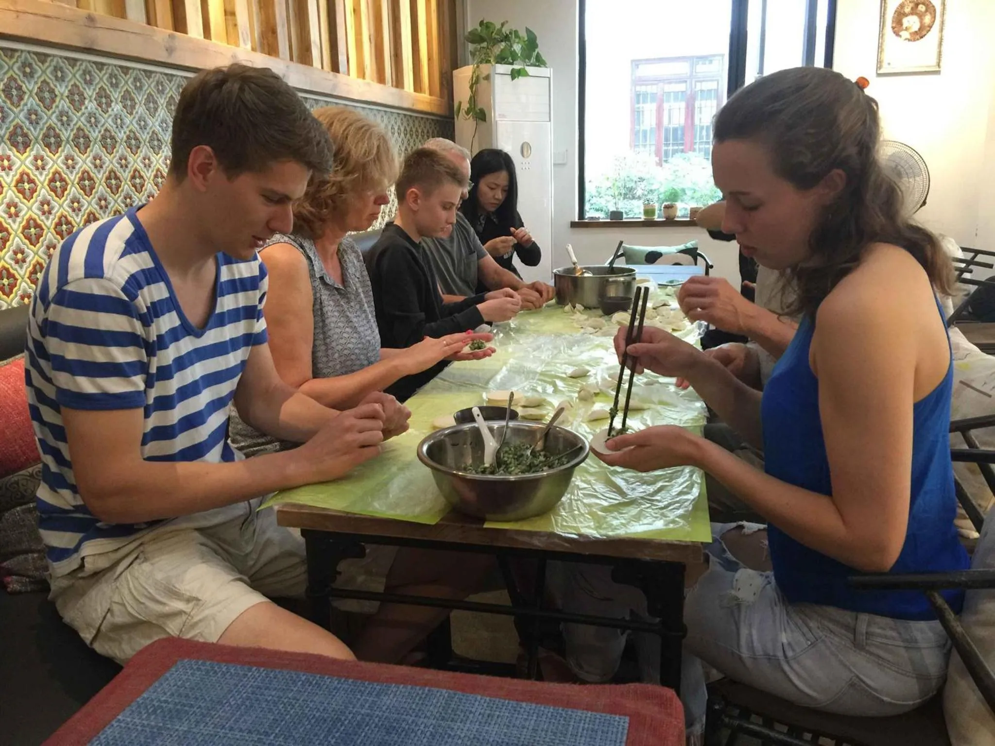 Restaurant/places to eat in Moon Flower Hotel