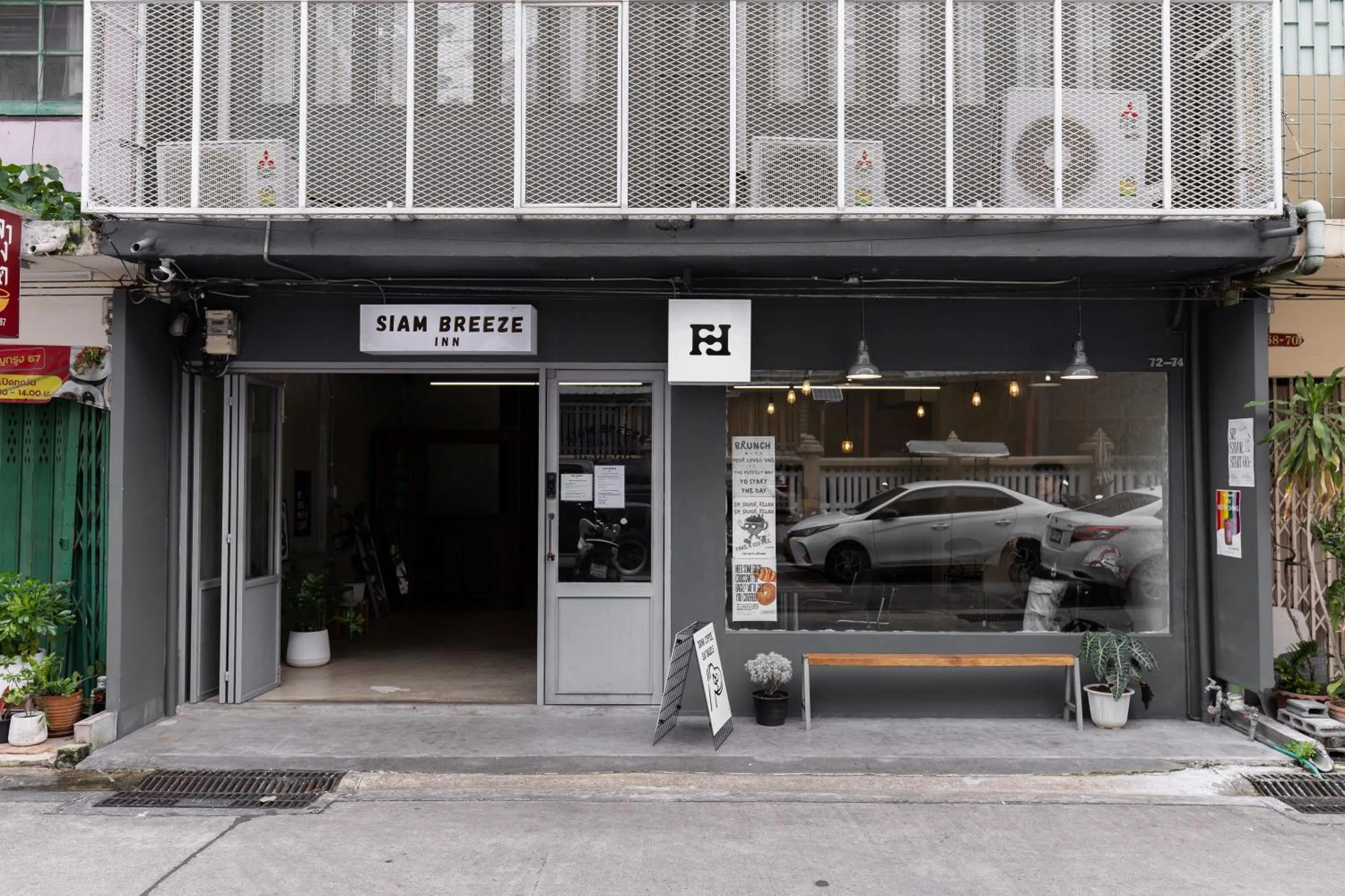 Property building in Siam Breeze Inn by SPI