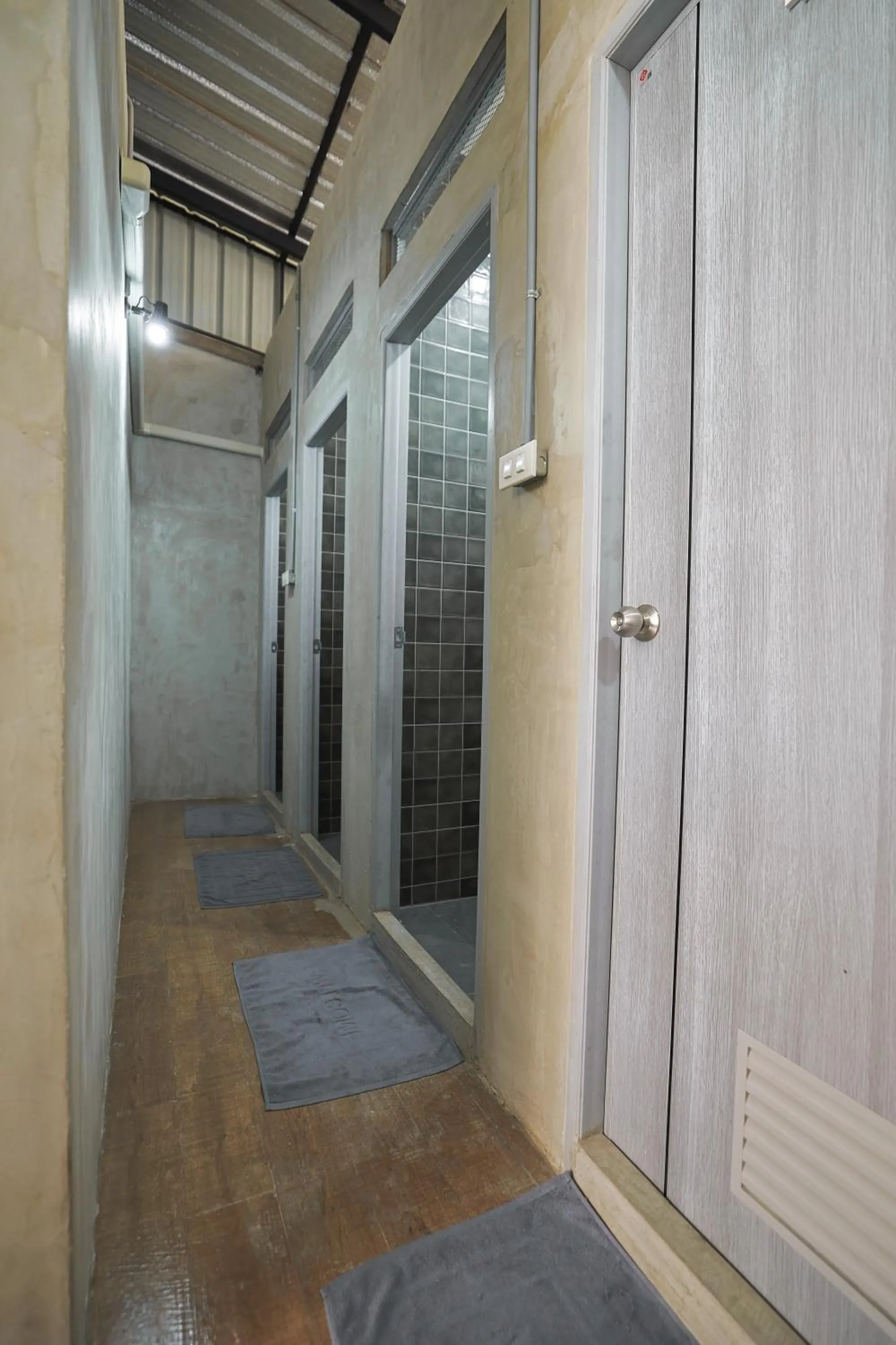 Bathroom in Siam Breeze Inn by SPI