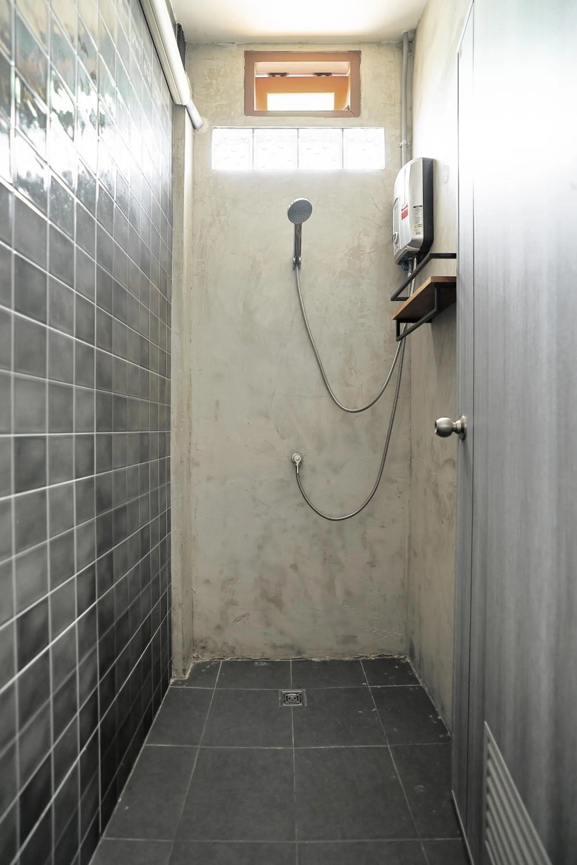Shower in Siam Breeze Inn by SPI