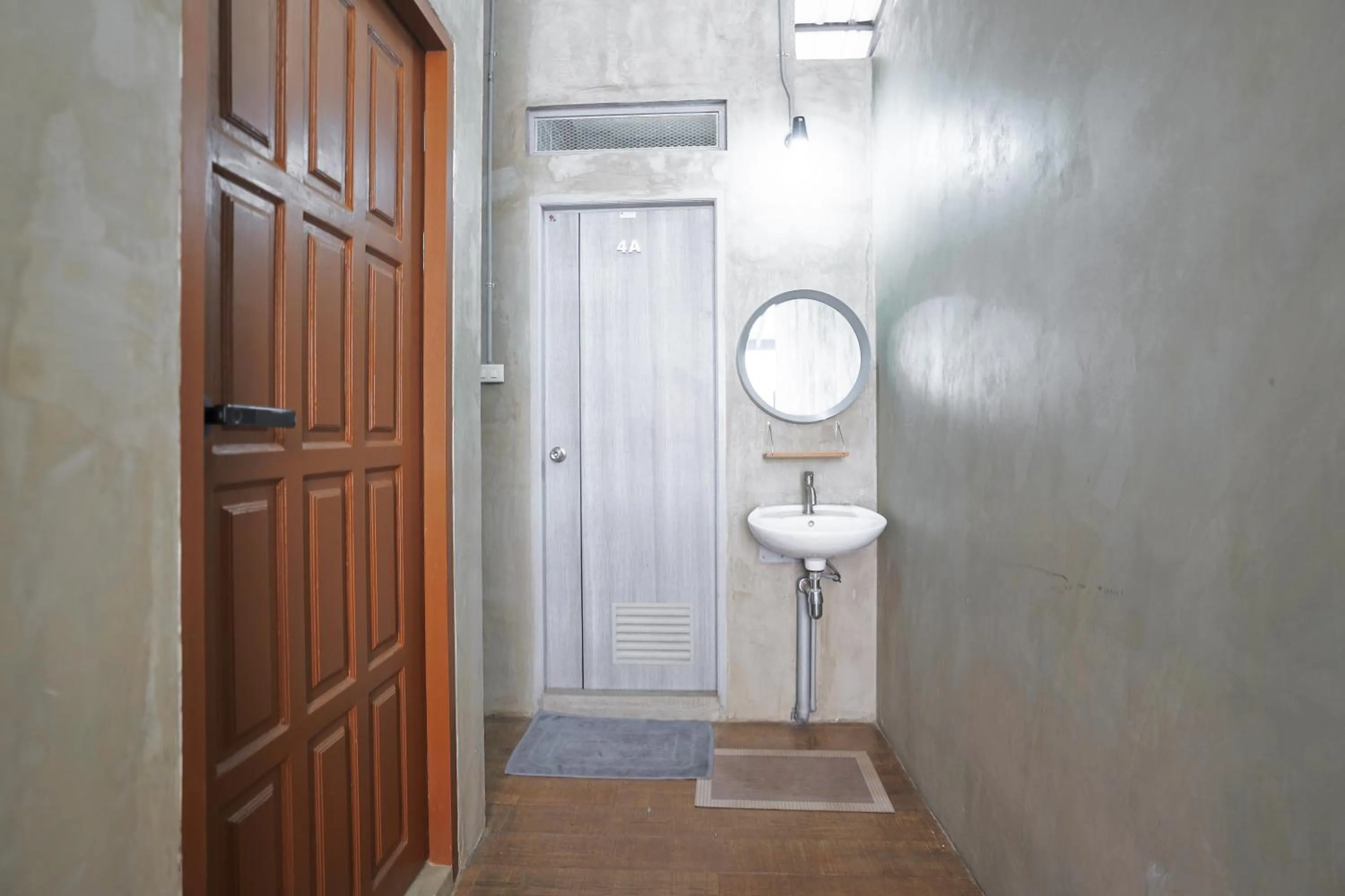 Bathroom in Siam Breeze Inn by SPI