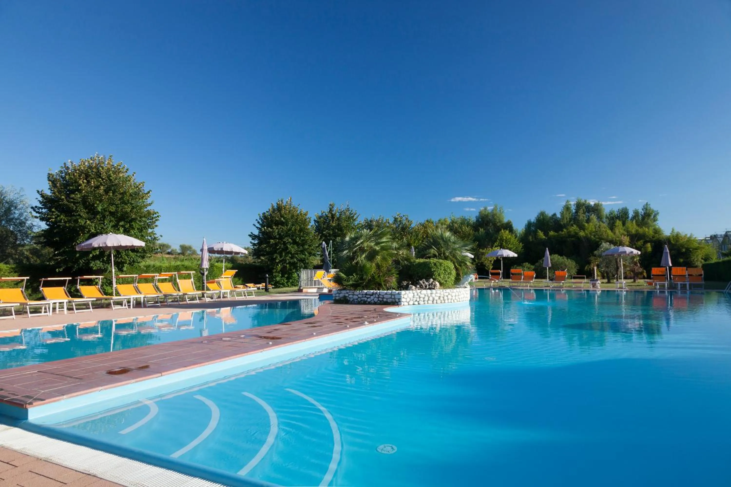 Swimming pool in Hotel Bella Lazise