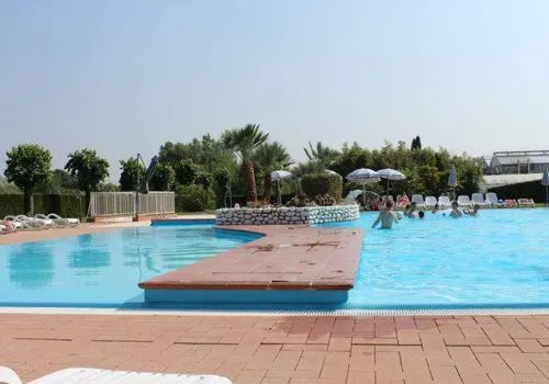 Swimming pool in Hotel Bella Lazise