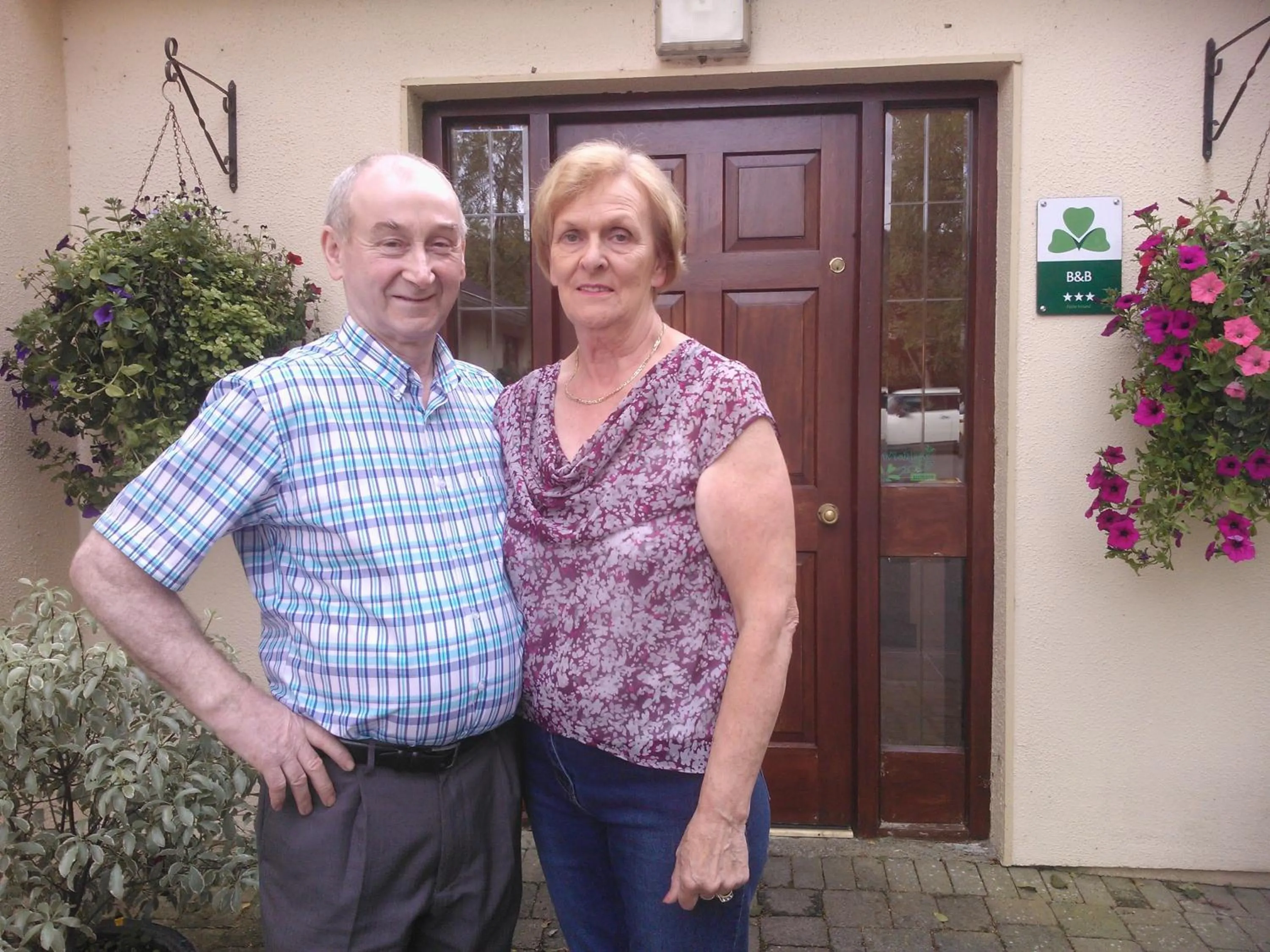 People in Macreddin Rock Bed & Breakfast