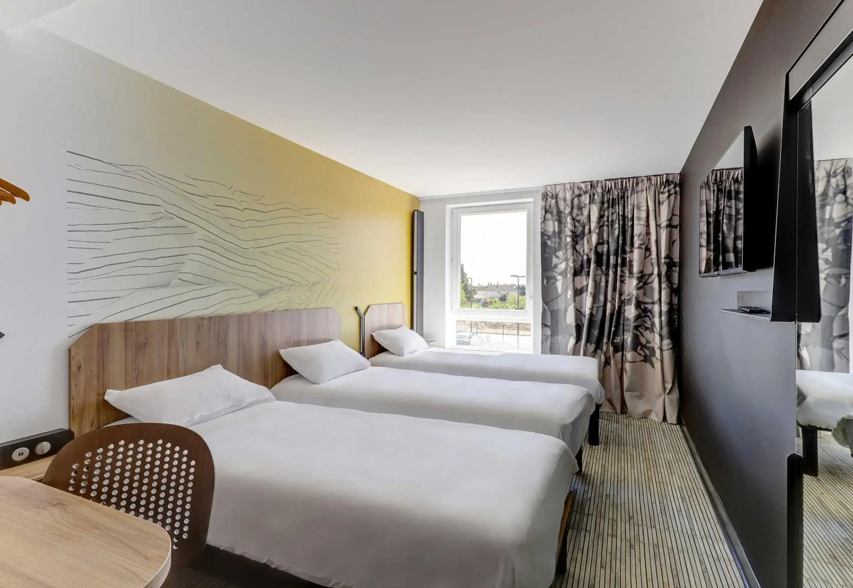 Standard Triple Room in B&B HOTEL Moulins Avermes Standard Triple Room in B&B HOTEL Moulins Avermes