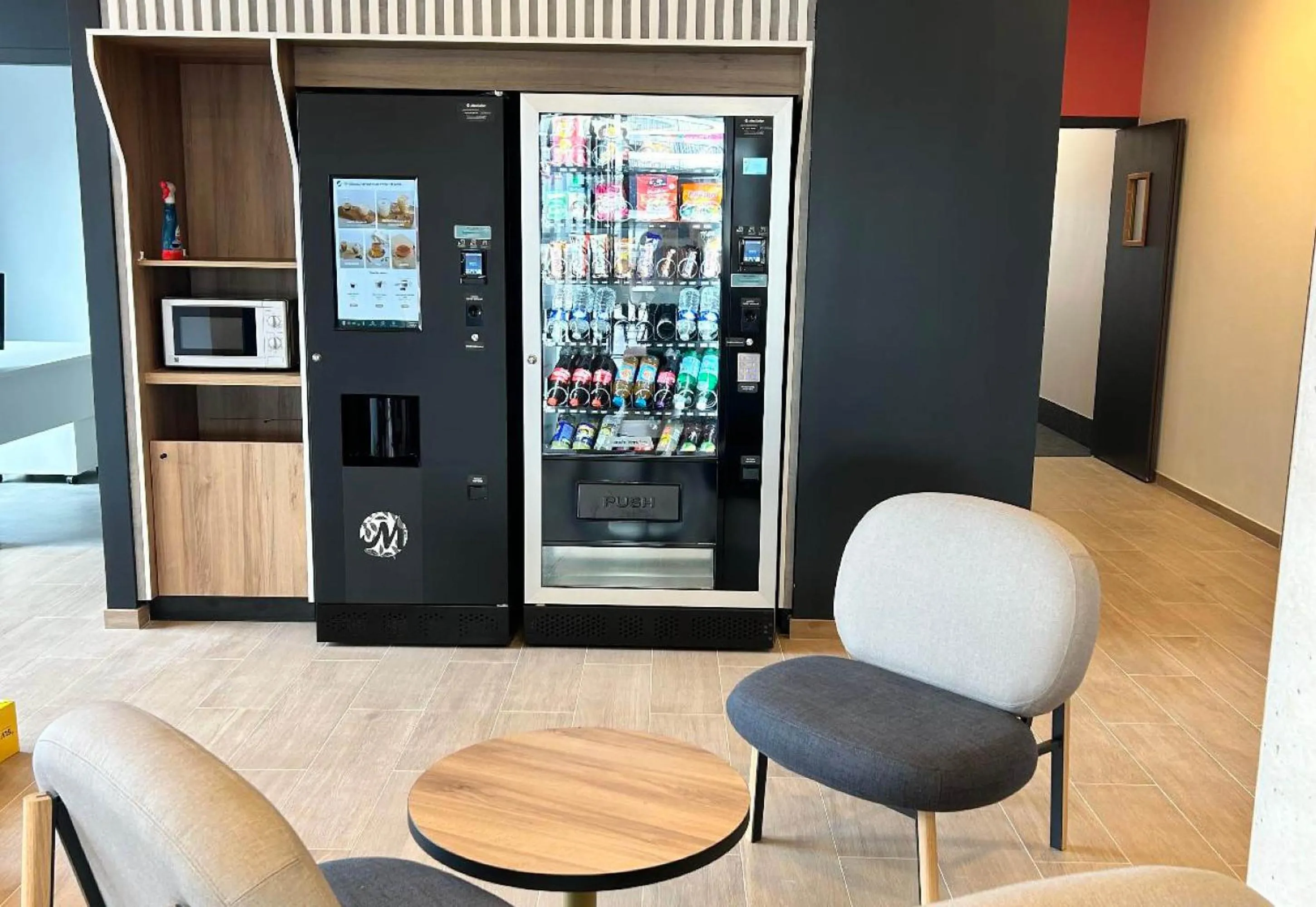 vending machine in B&B HOTEL Moulins Avermes