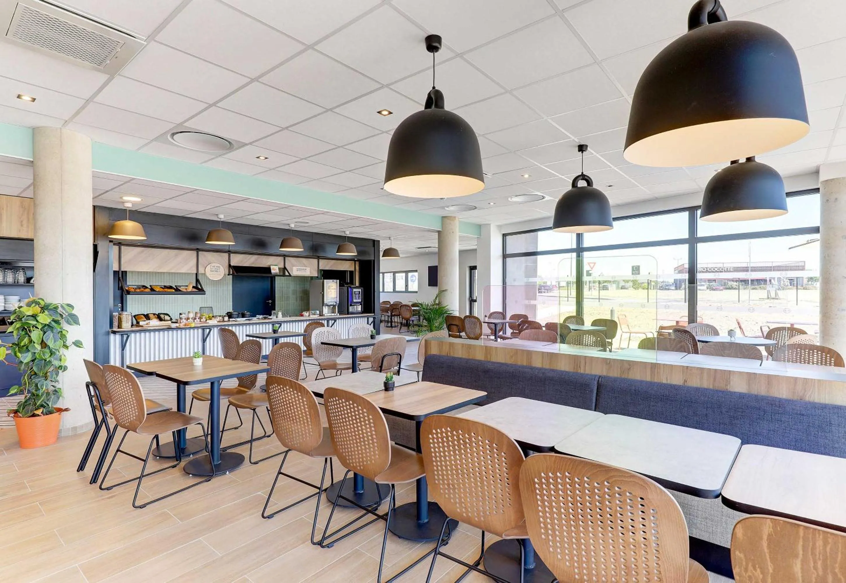 Restaurant/places to eat in B&B HOTEL Moulins Avermes