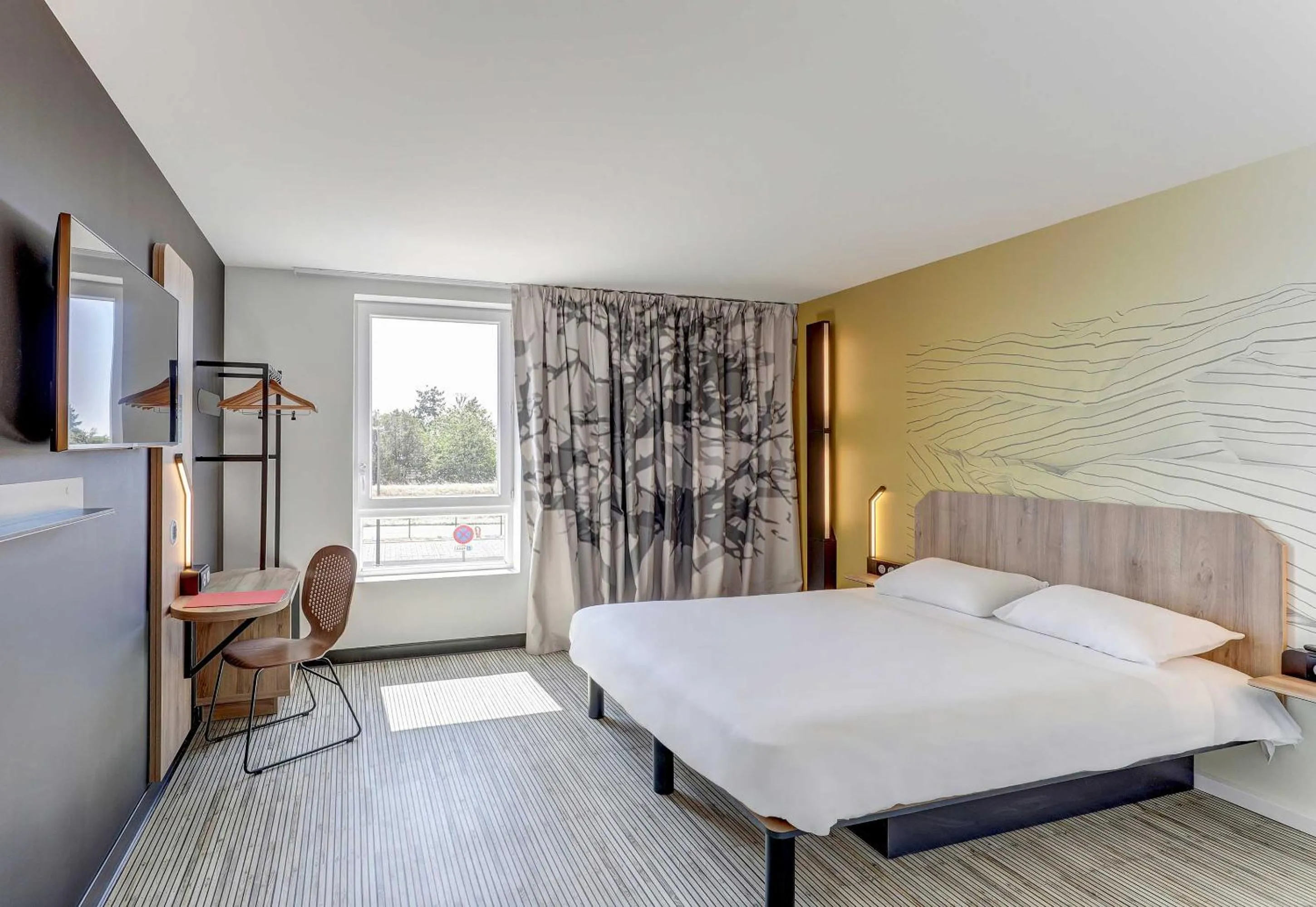 Bedroom, Bed in B&B HOTEL Moulins Avermes