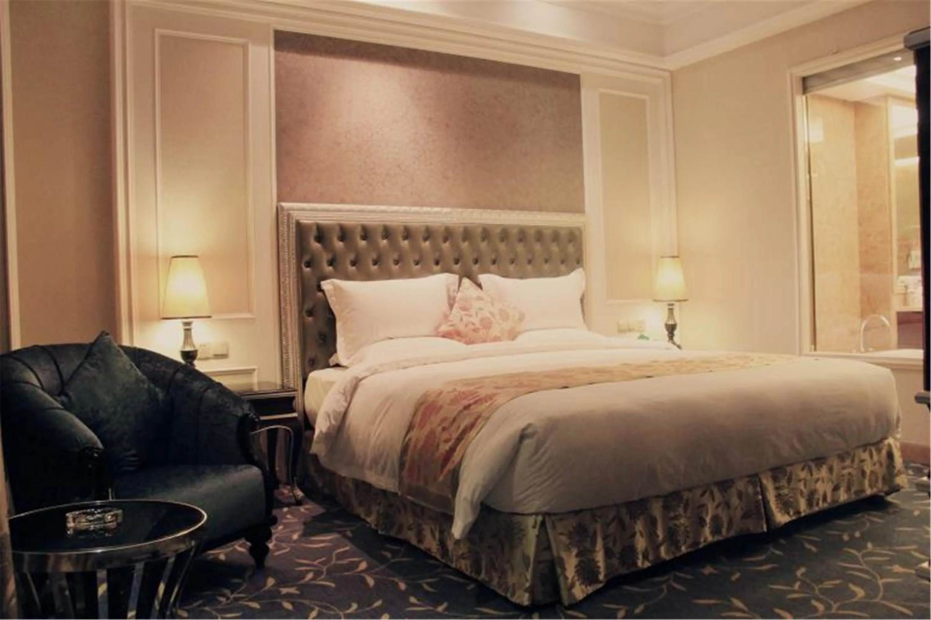 Bed in Elong Me Hotel