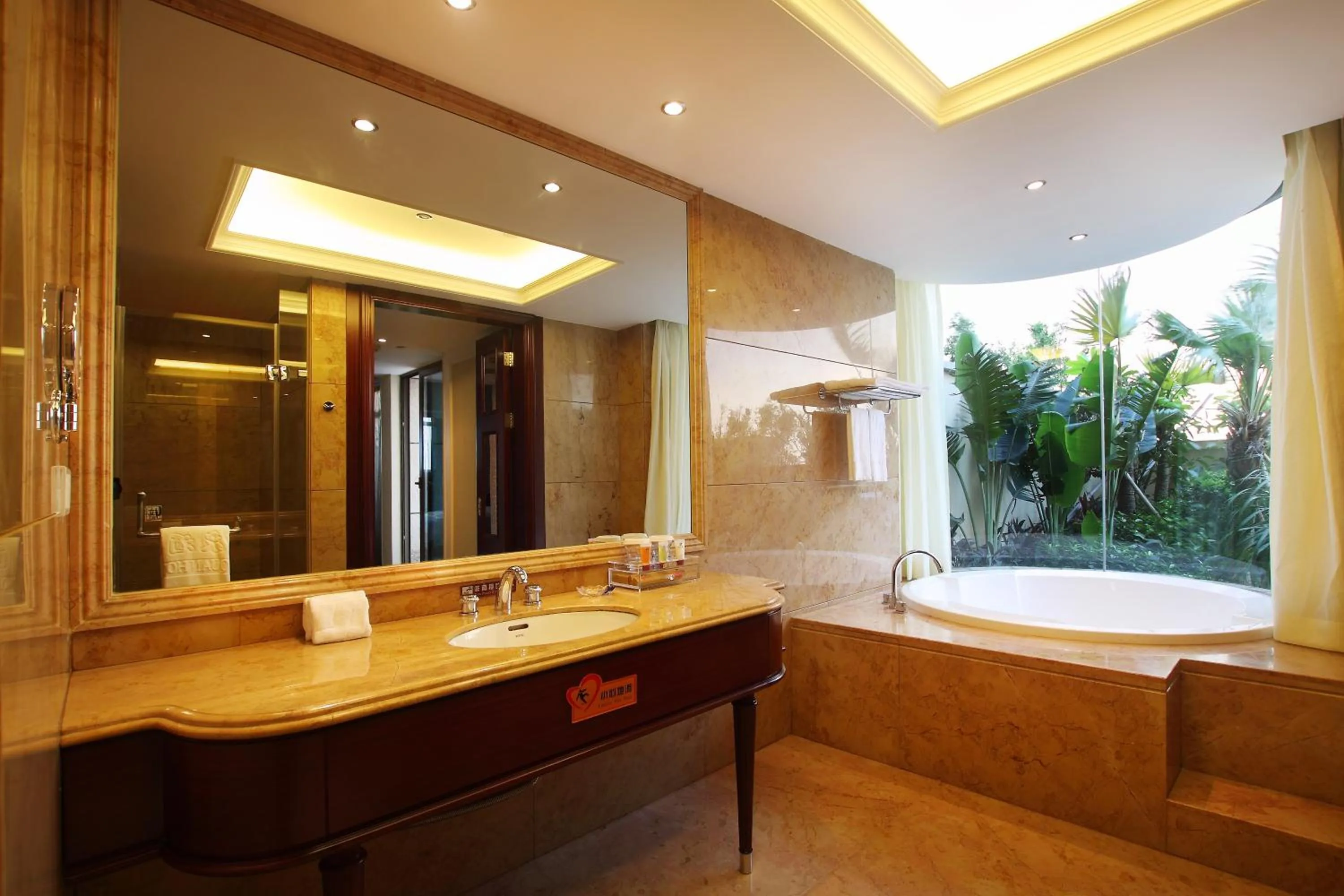 Toilet in Elong Me Hotel