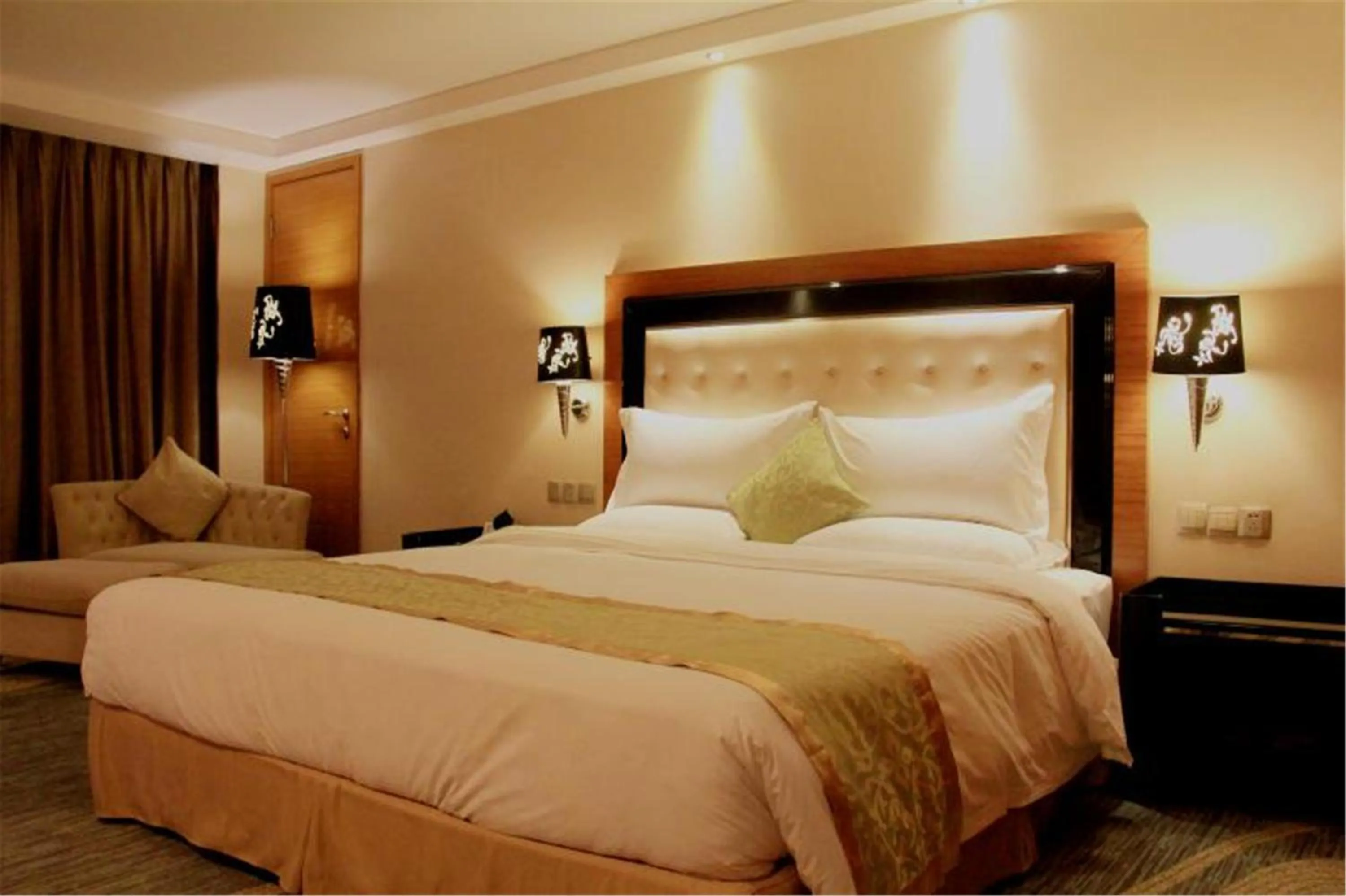 Bed in Elong Me Hotel