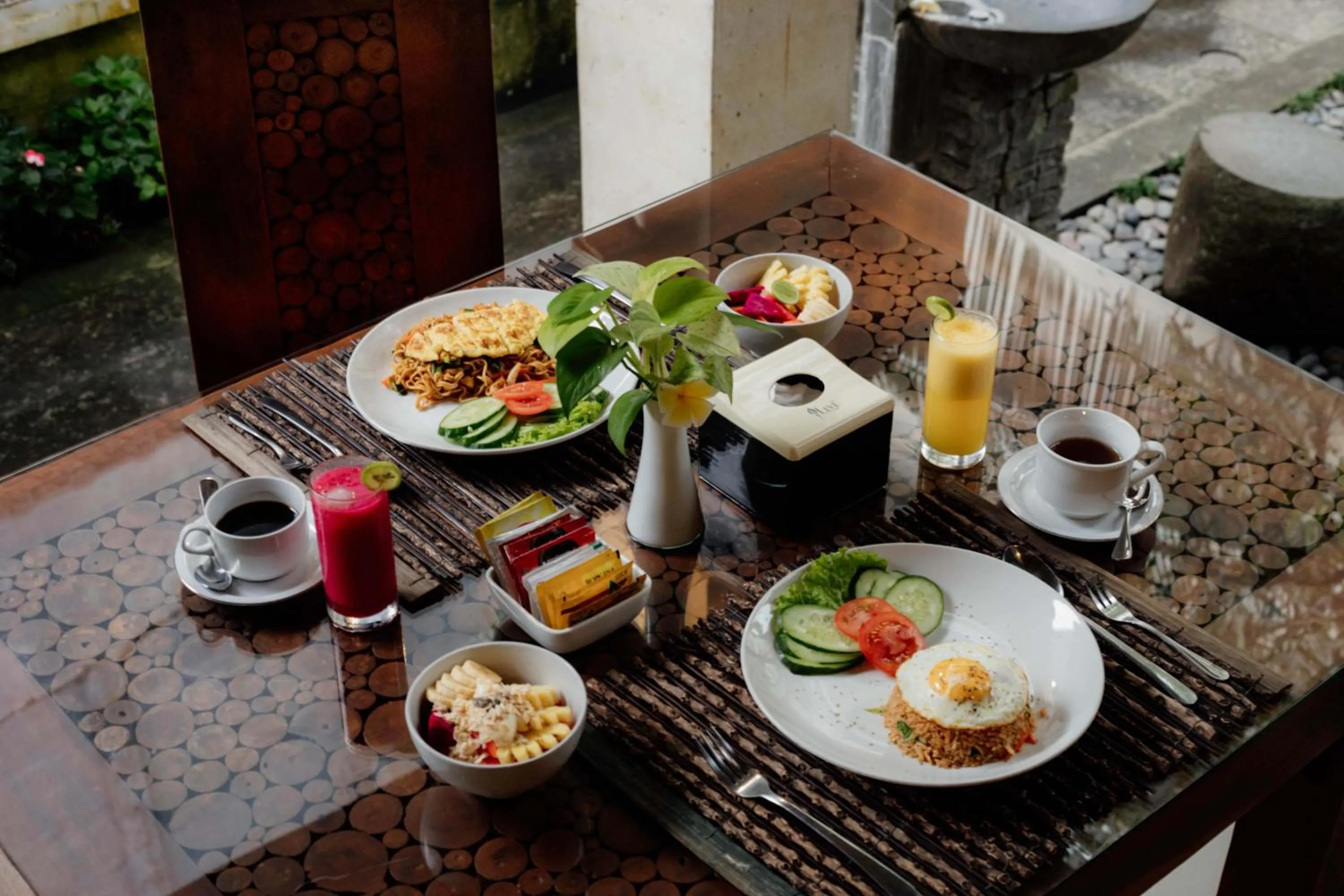 Restaurant/places to eat in Amoya Inn