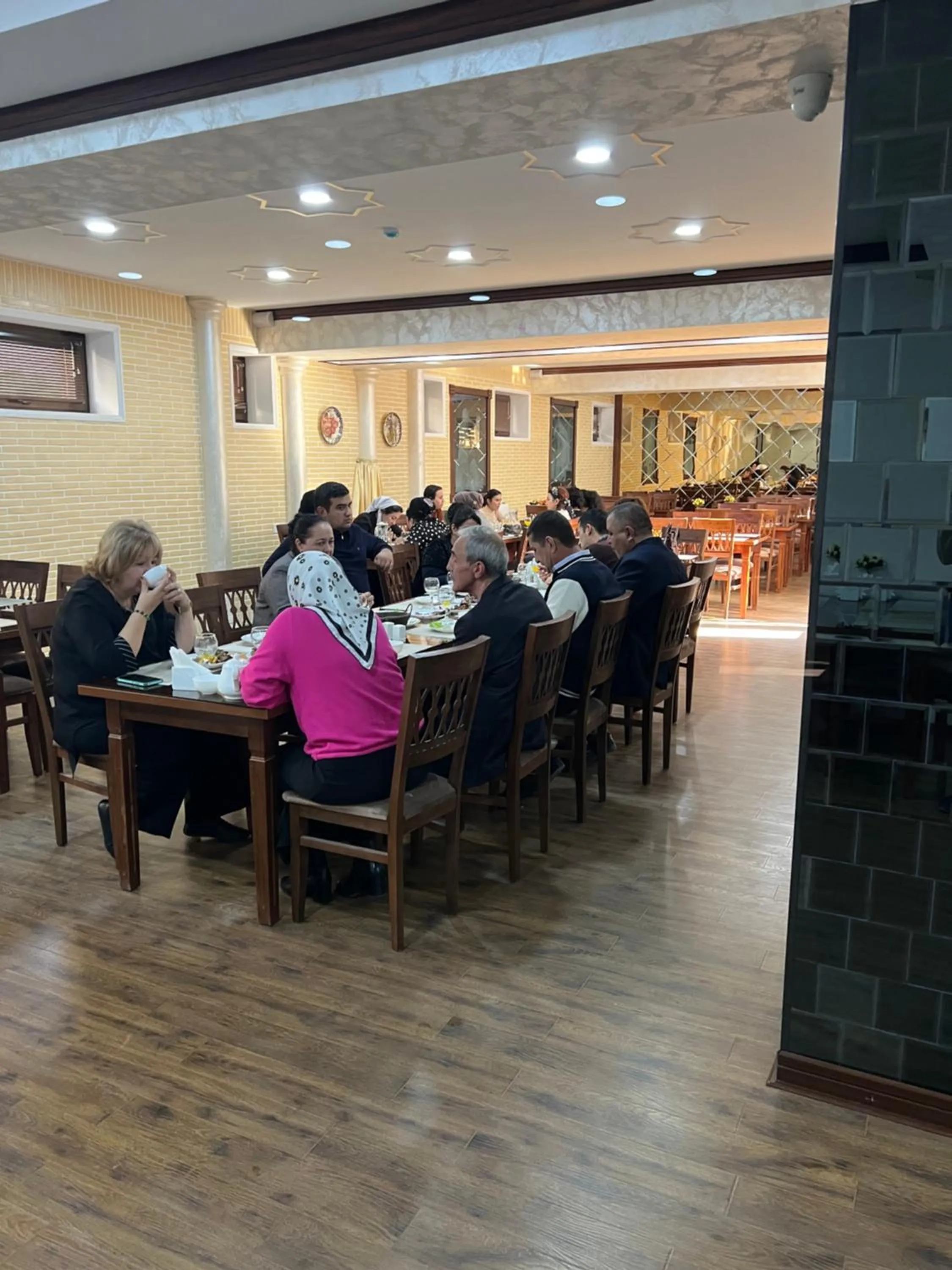 Restaurant/places to eat in Ark Hotel