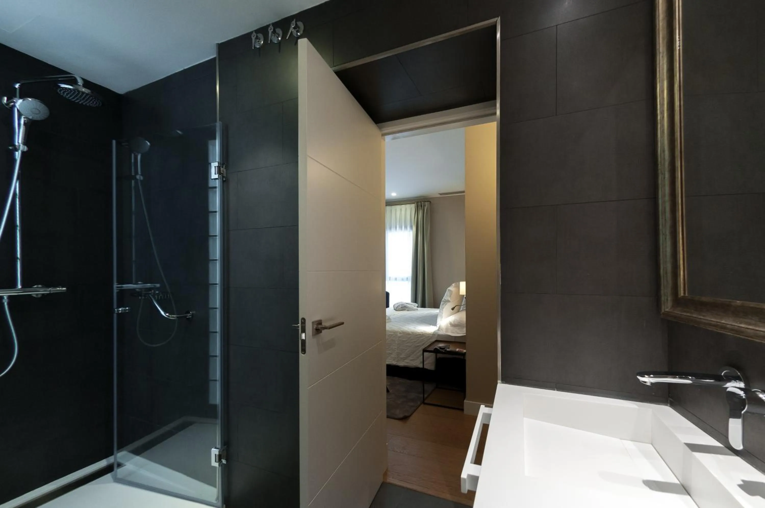 Shower in Suites Murillo Catedral