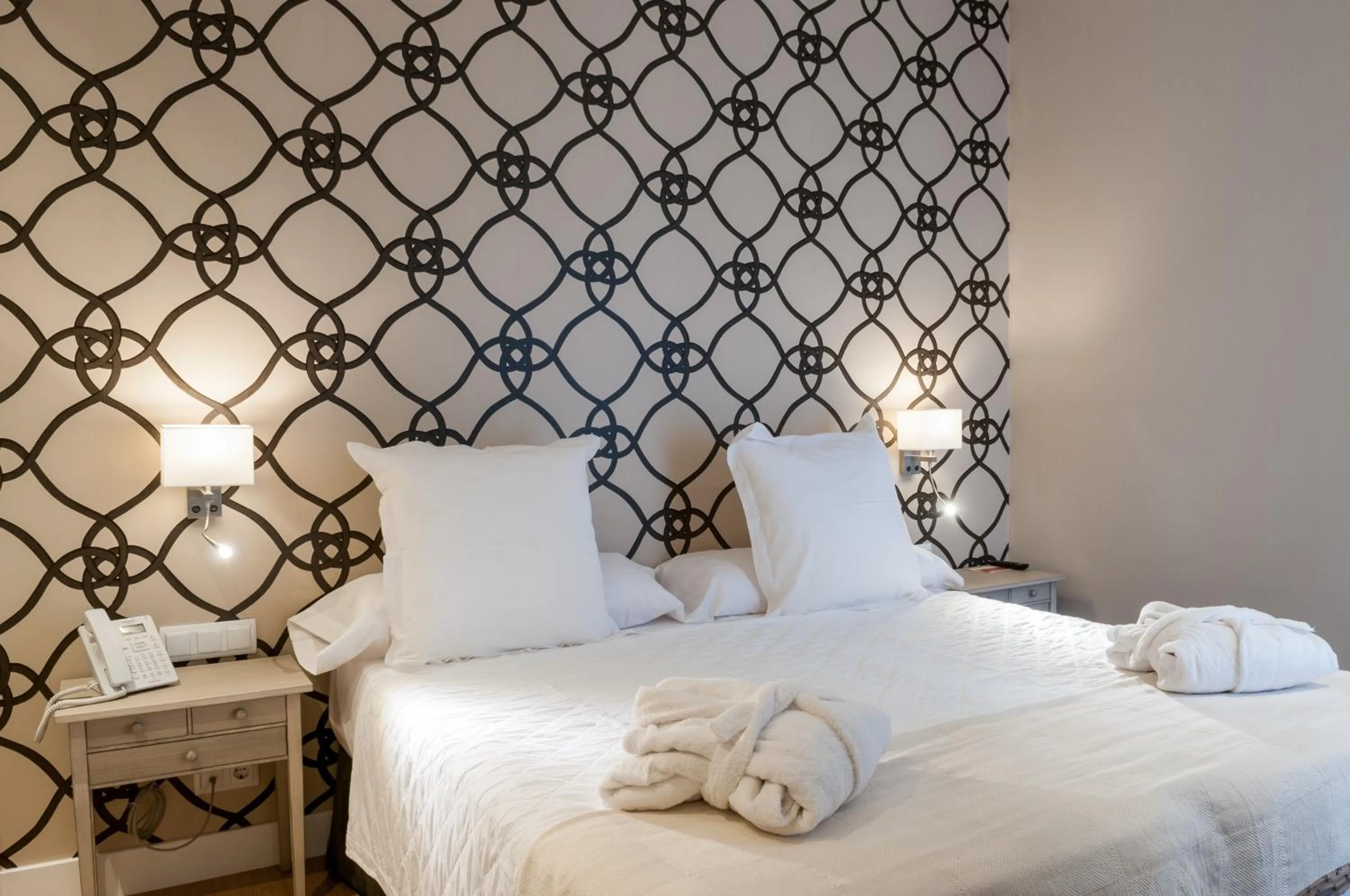 Bed in Suites Murillo Catedral