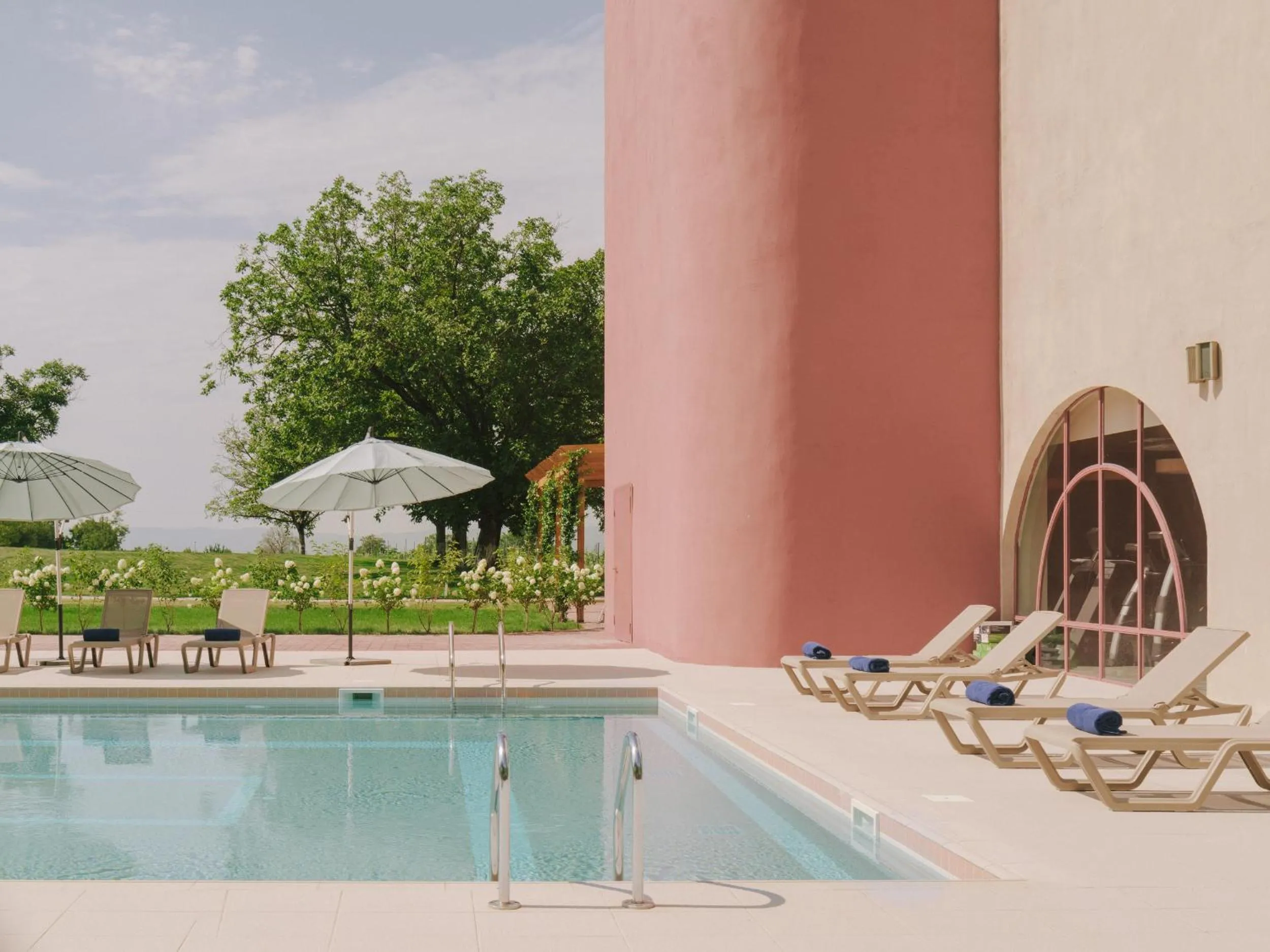 Swimming pool in Pabellon Hotel