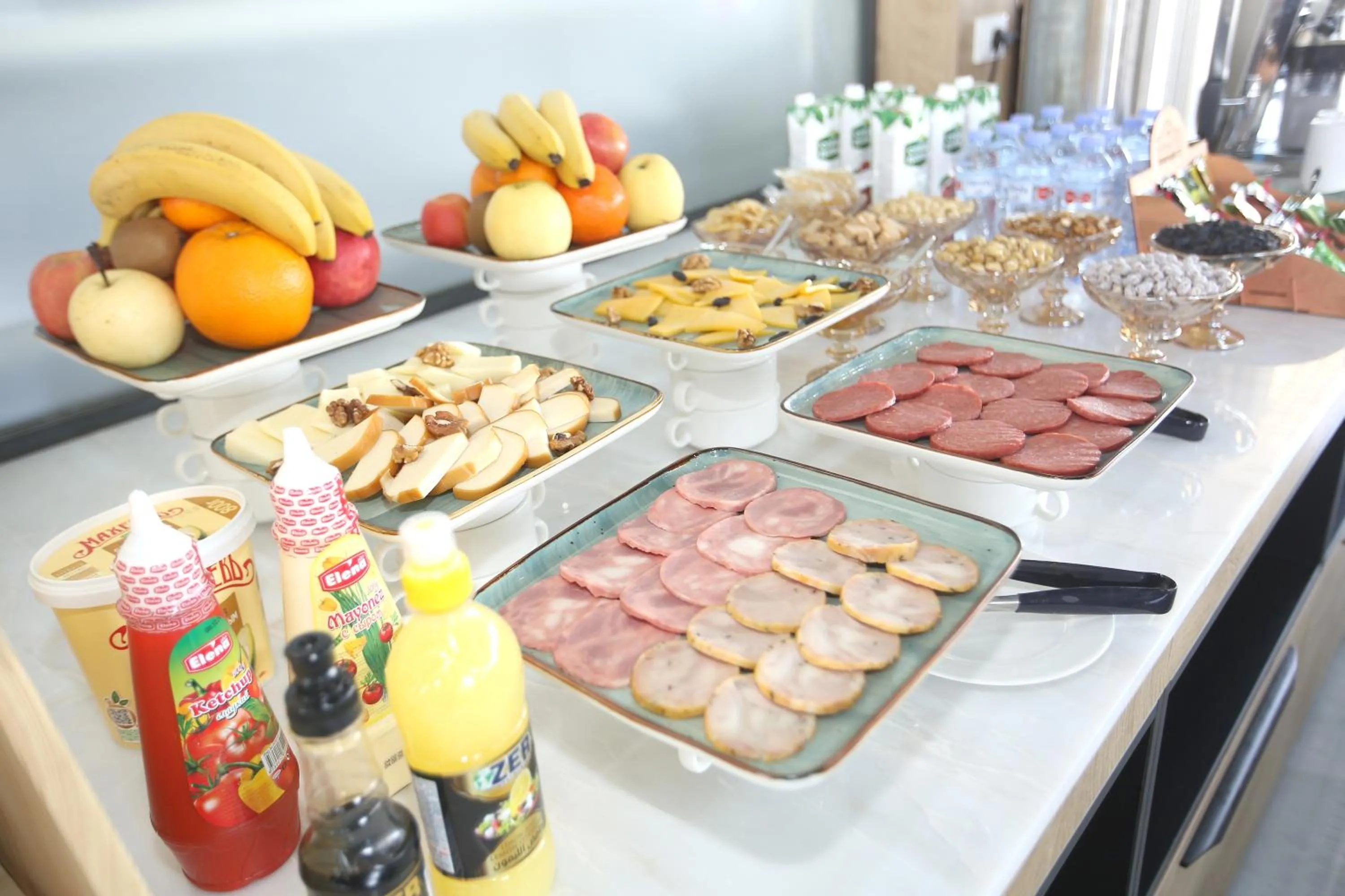 Food and drinks in Ajwa Plaza Premium Hotel