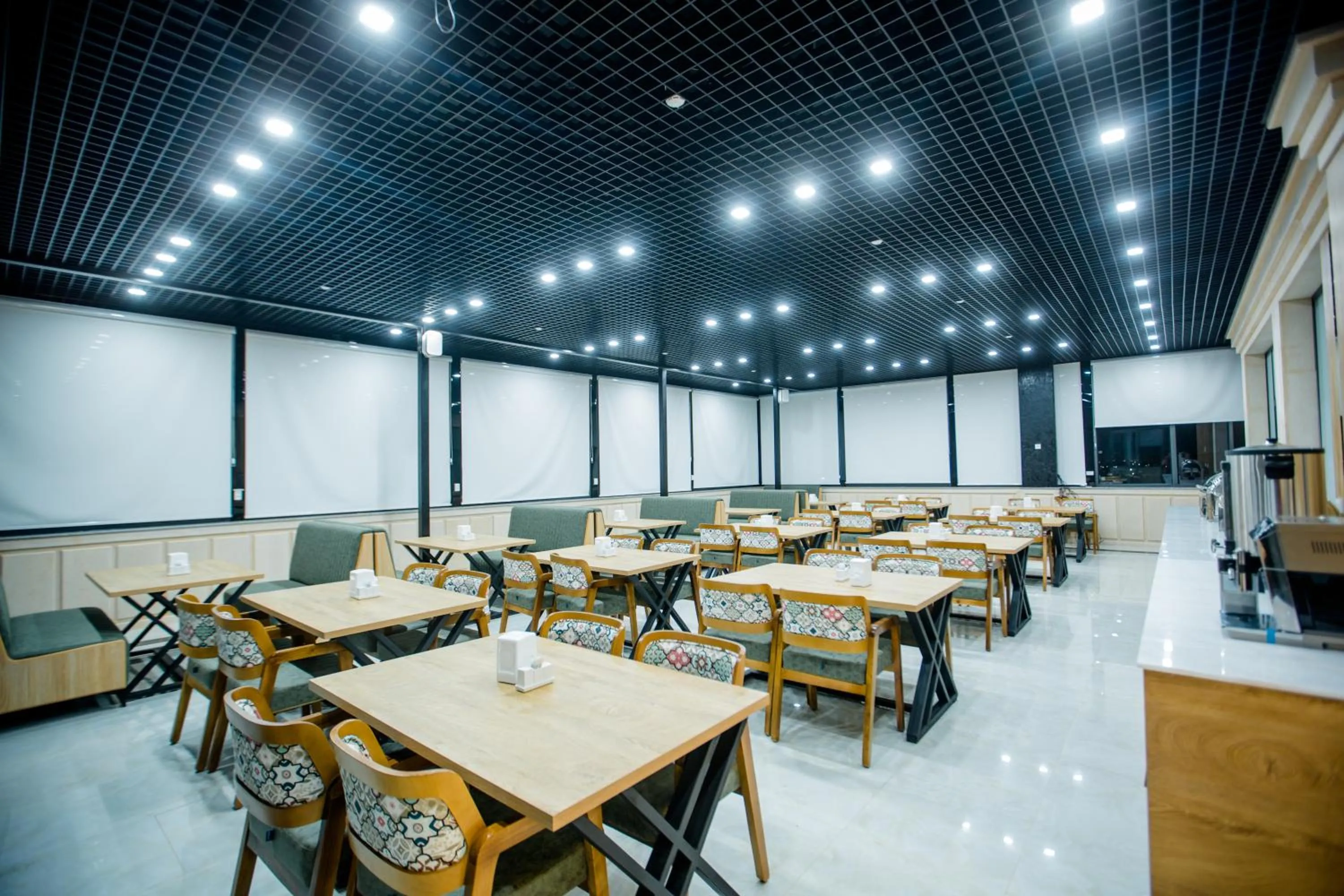 Restaurant/places to eat in Ajwa Plaza Premium Hotel