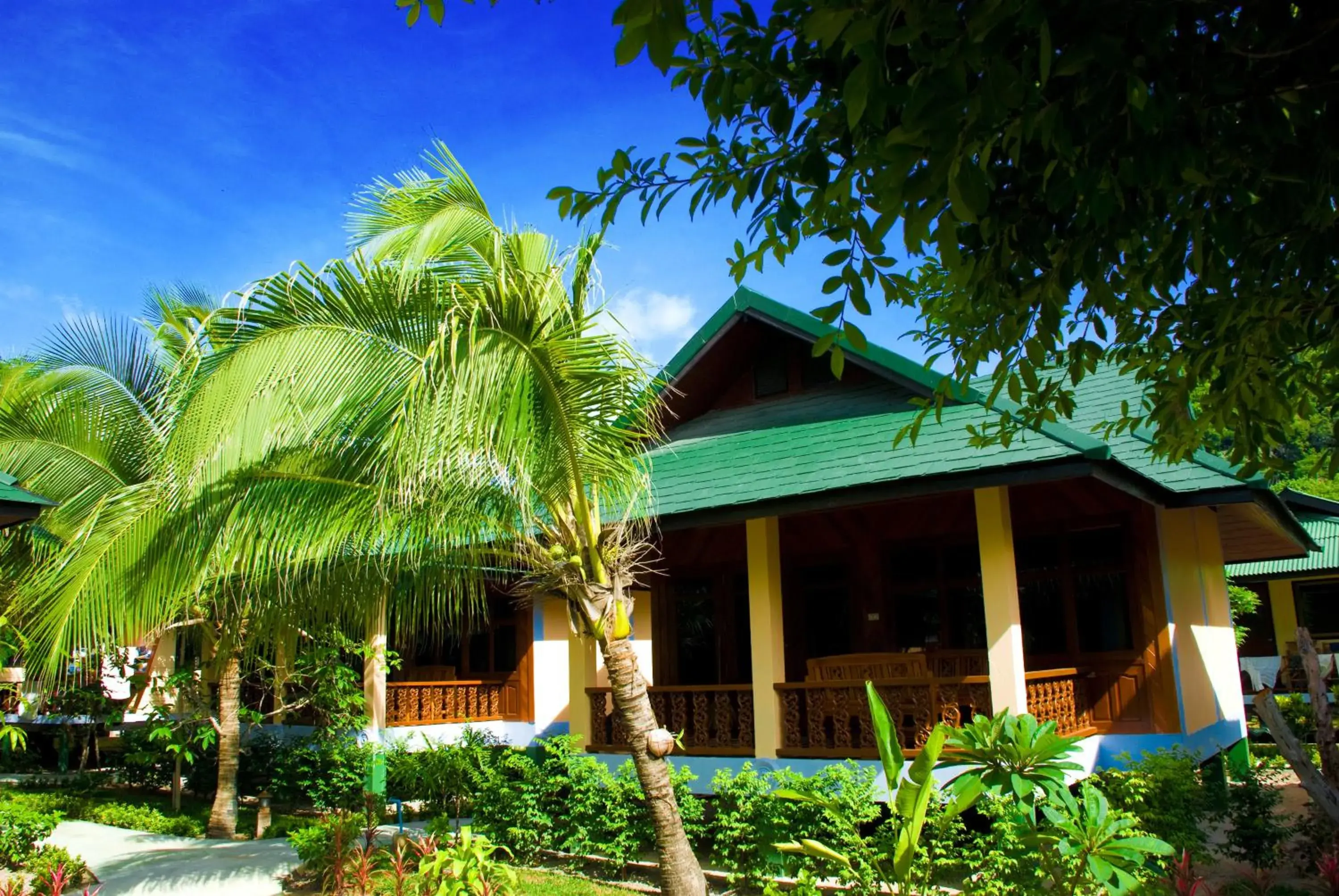 Deluxe Queen Bungalow in Dreamland Resort Deluxe Queen Bungalow in Dreamland Resort