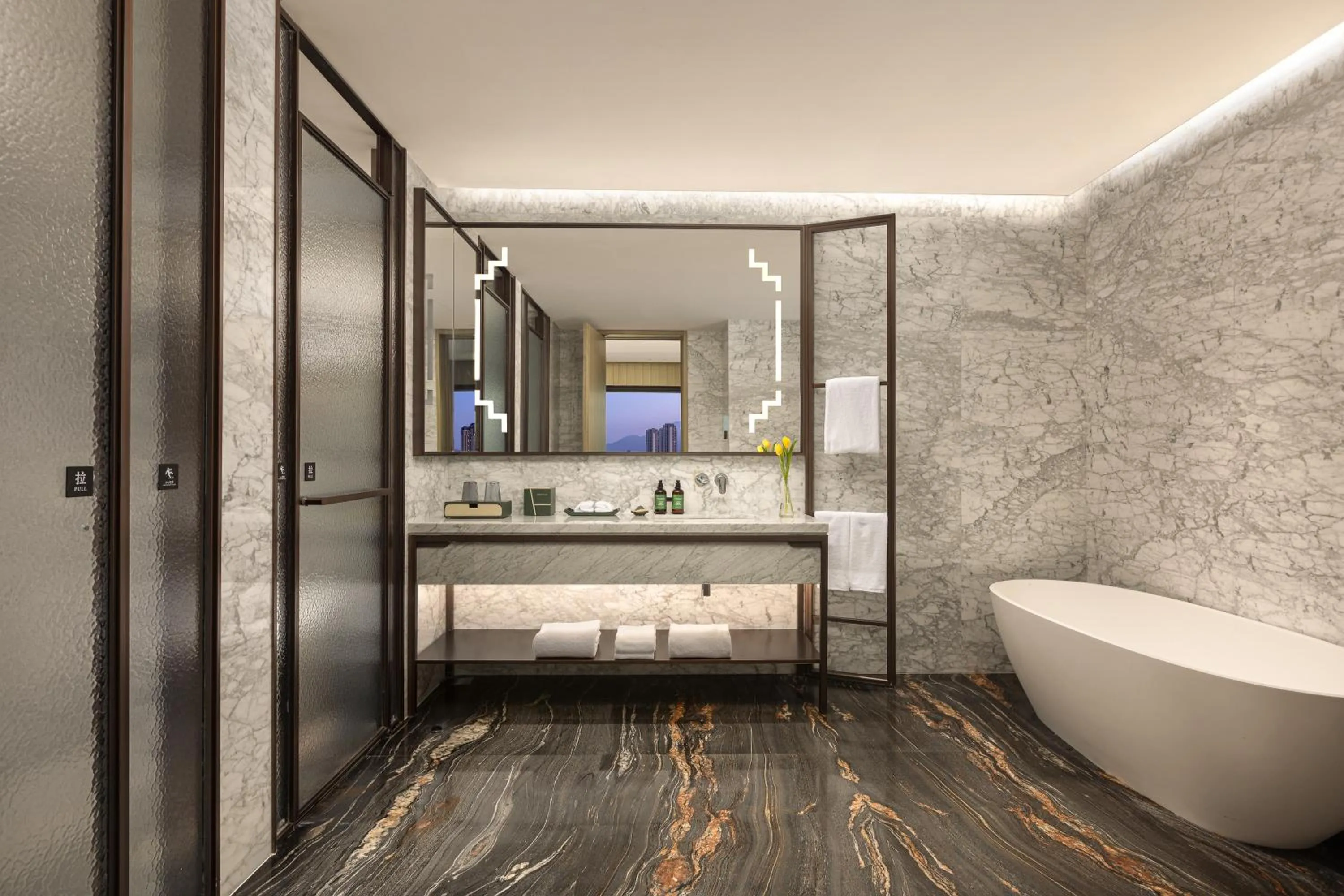 Toilet in Crowne Plaza Putian by IHG