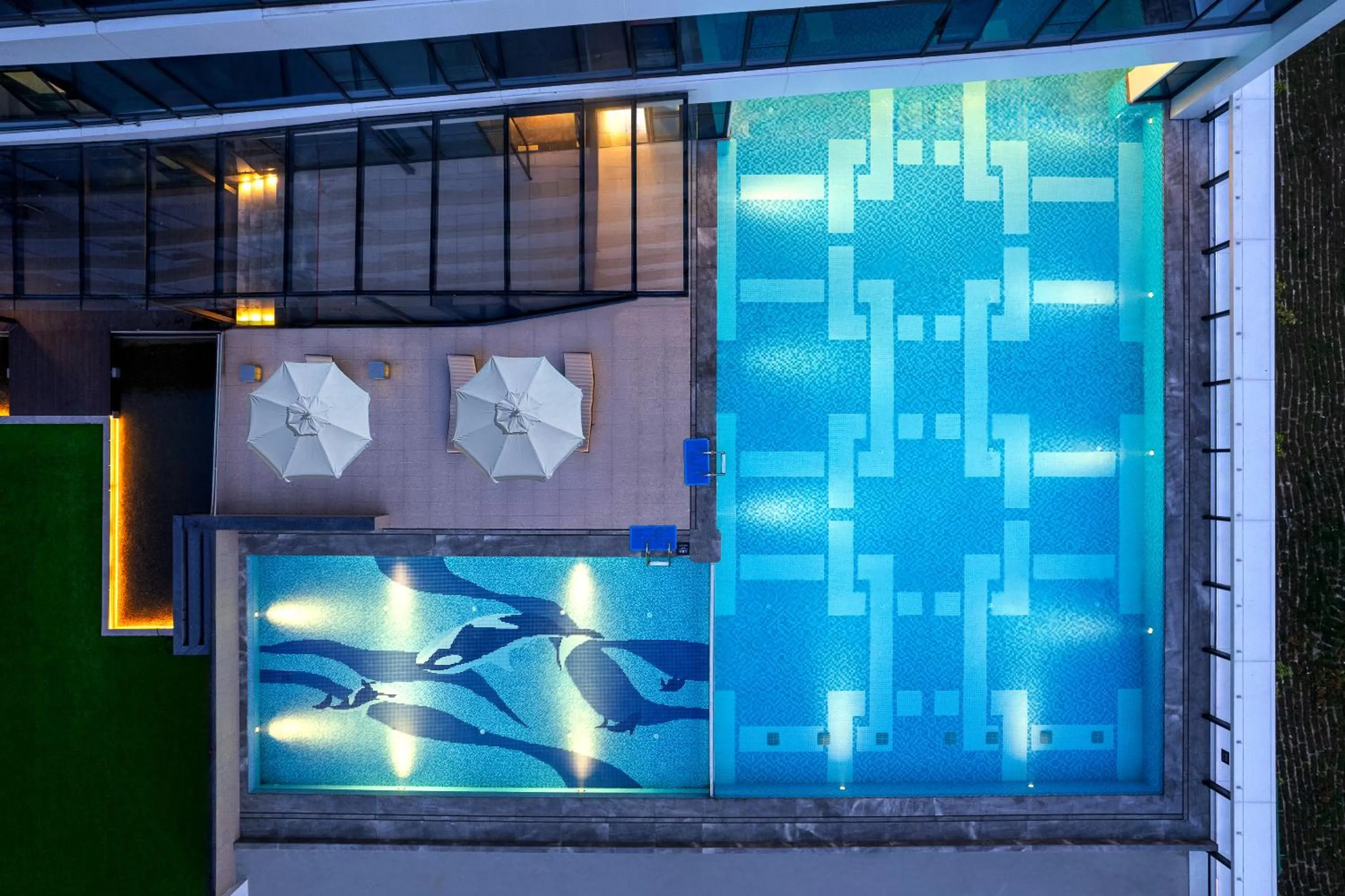 Swimming pool in Crowne Plaza Putian by IHG