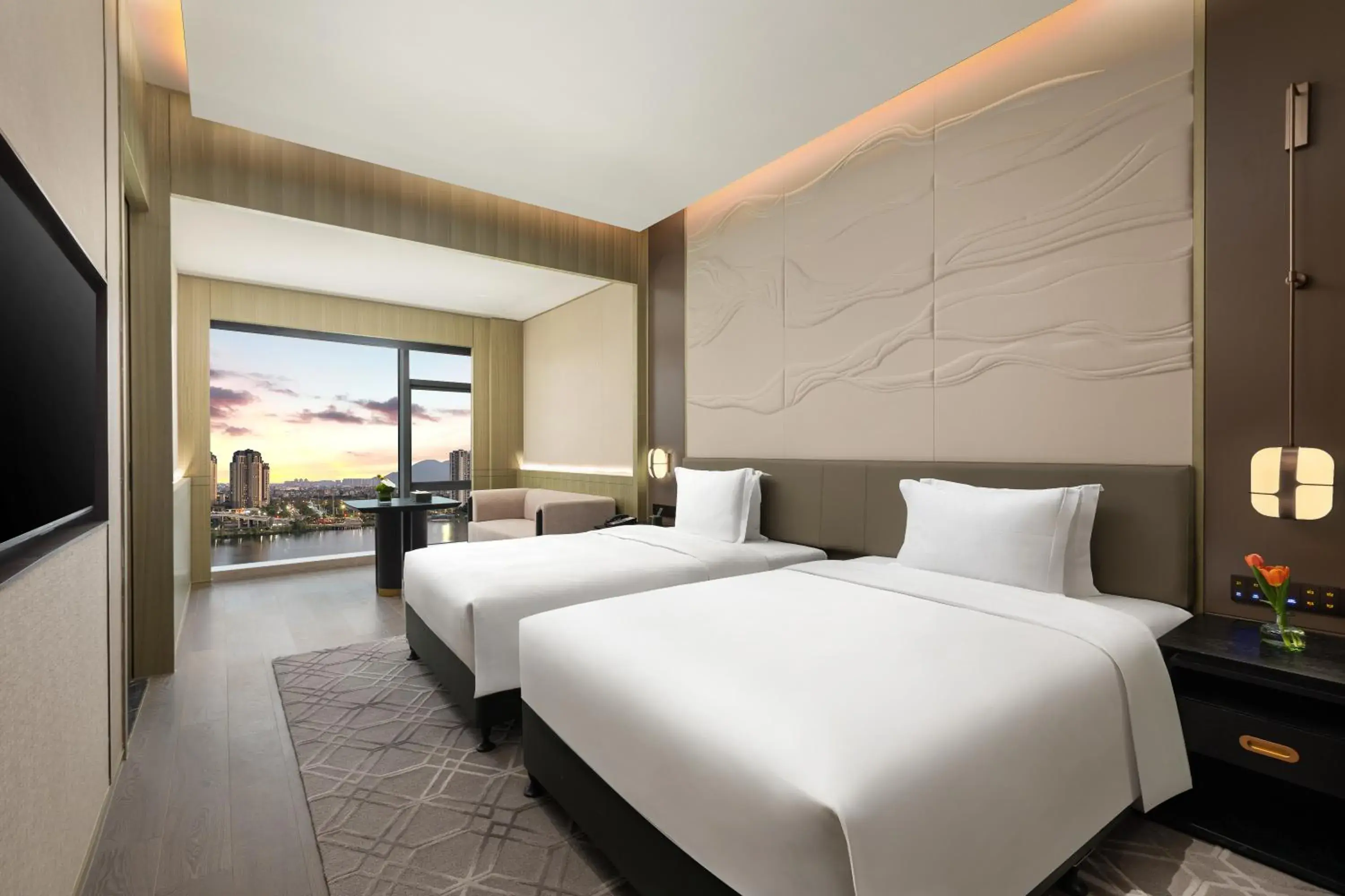 Premium King Room with Lake View in Crowne Plaza Putian by IHG Premium King Room with Lake View in Crowne Plaza Putian by IHG