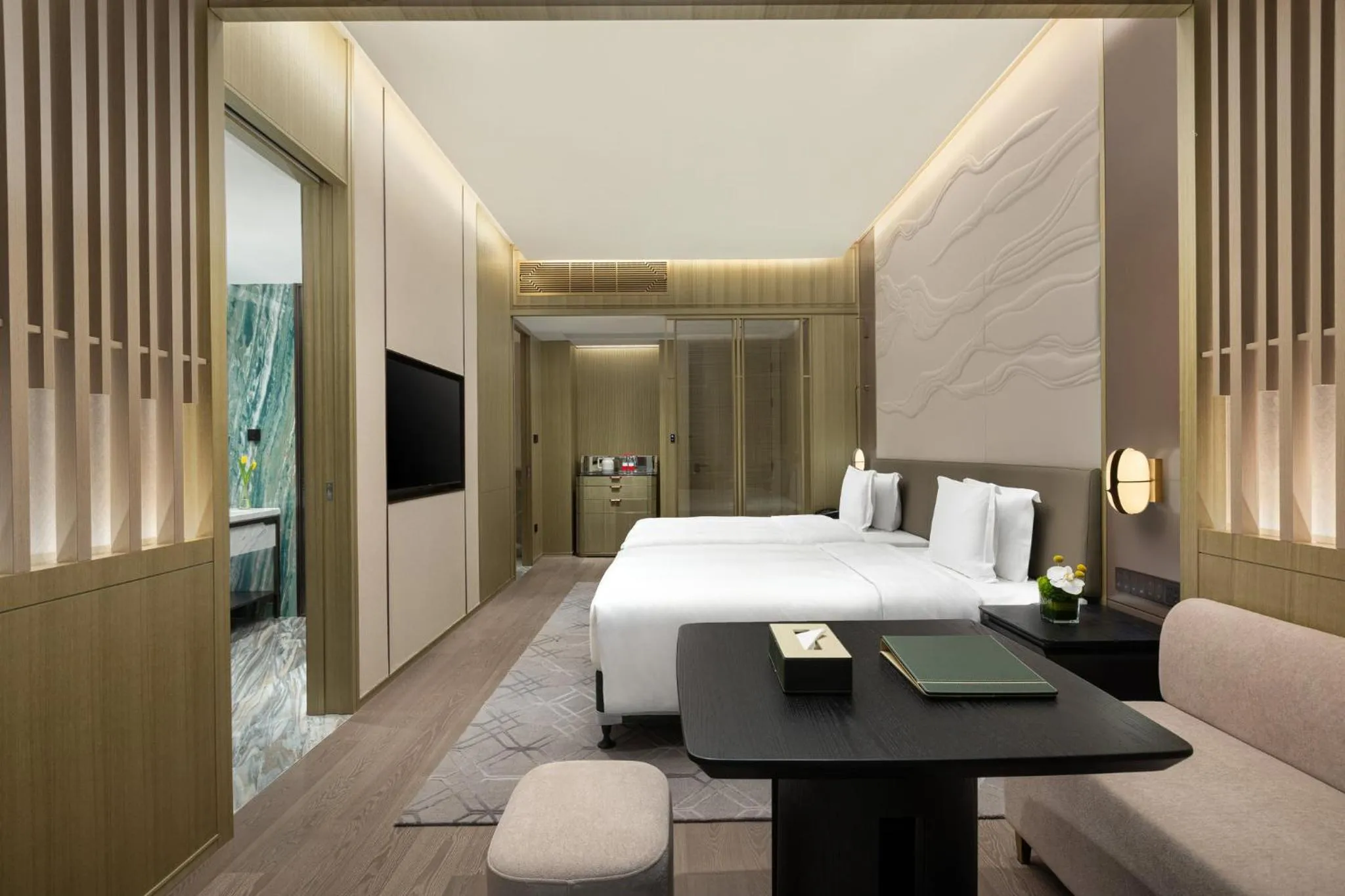 Photo of the whole room, Bed in Crowne Plaza Putian by IHG