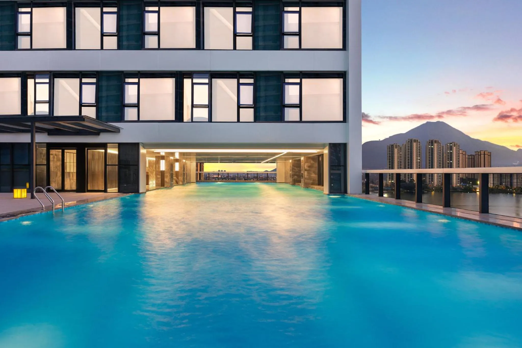 Swimming pool in Crowne Plaza Putian by IHG