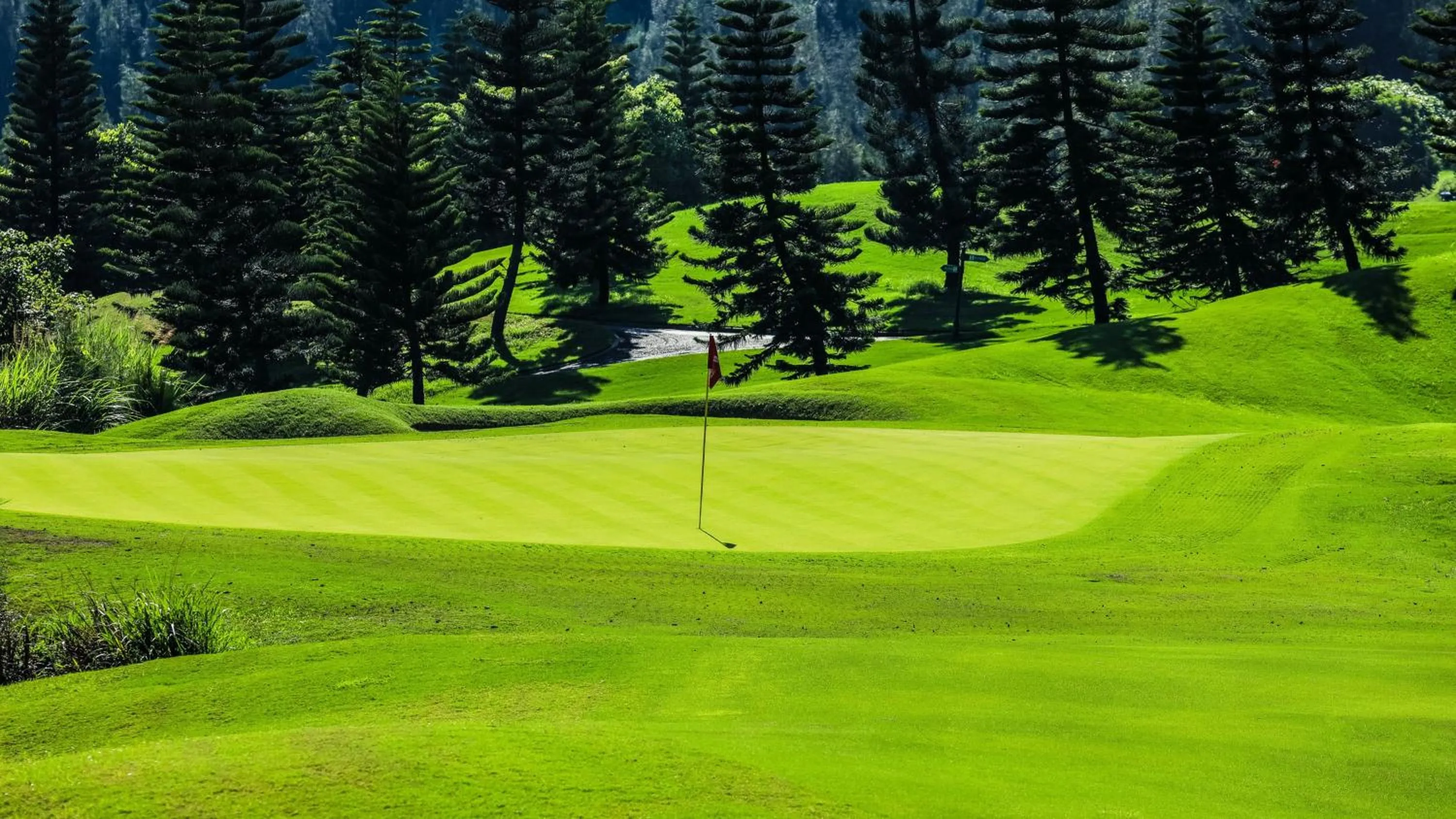 Golfcourse in Crowne Plaza Putian by IHG