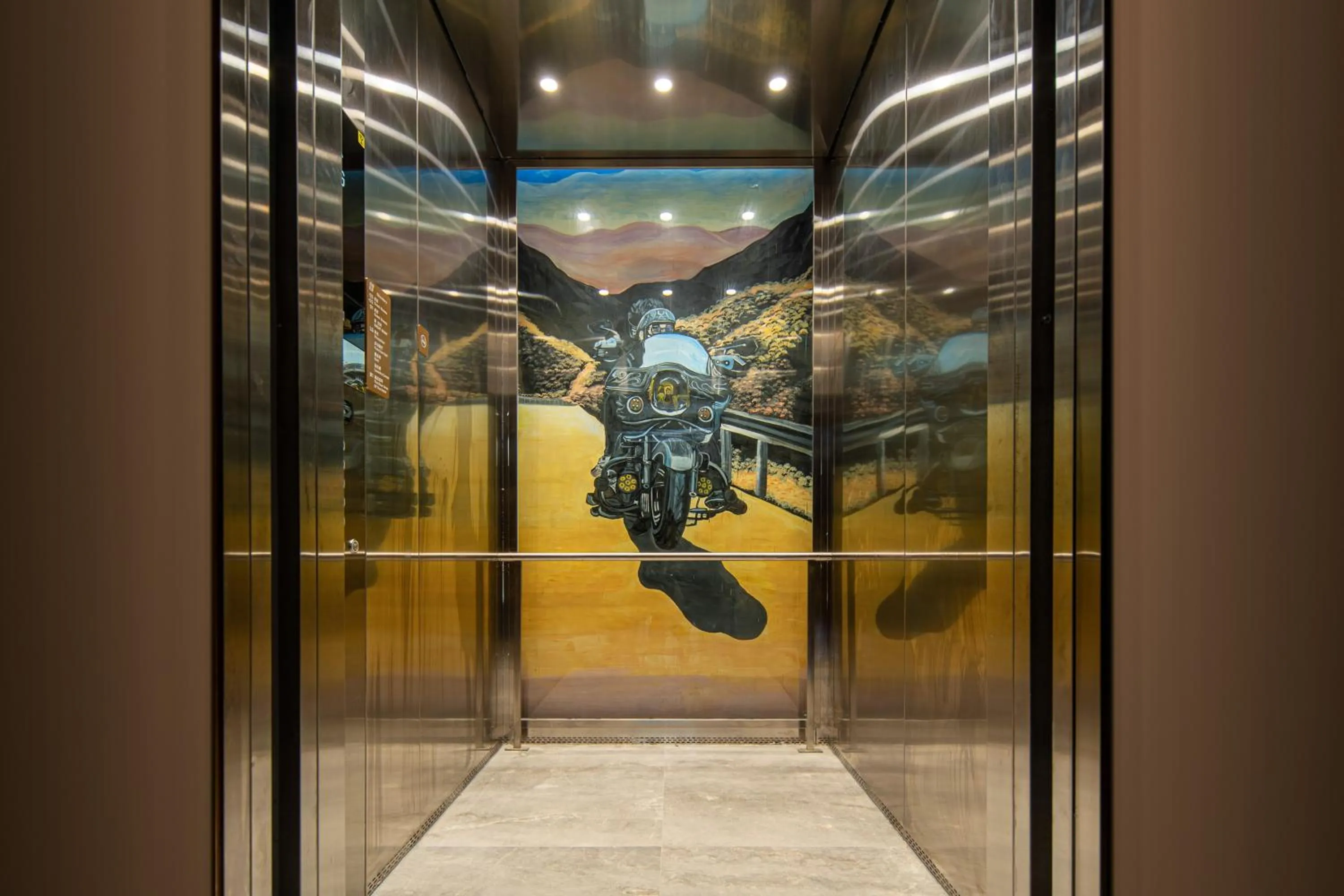 elevator in Holiday Inn Express Yibin Xuzhou by IHG