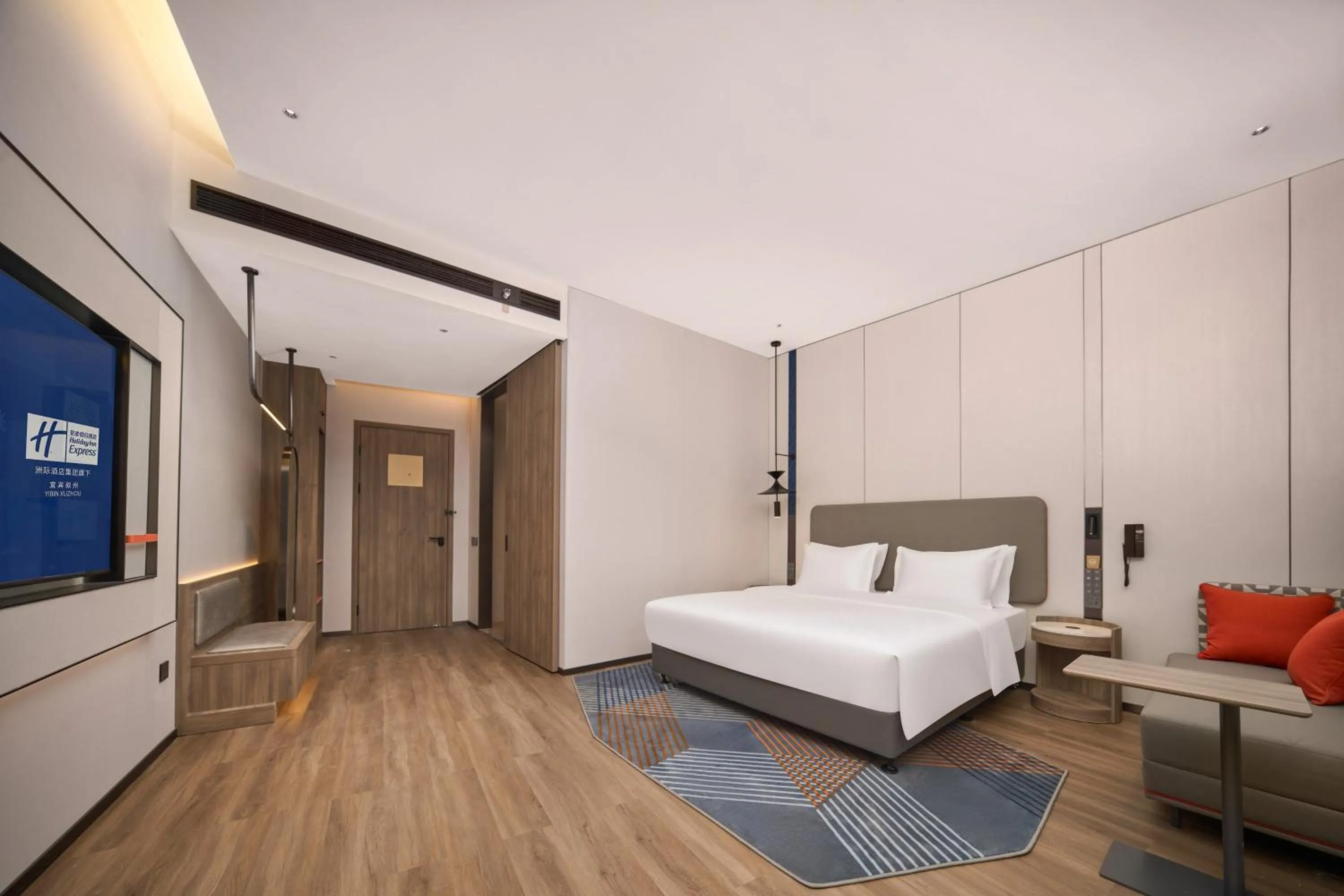 Photo of the whole room, Bed in Holiday Inn Express Yibin Xuzhou by IHG