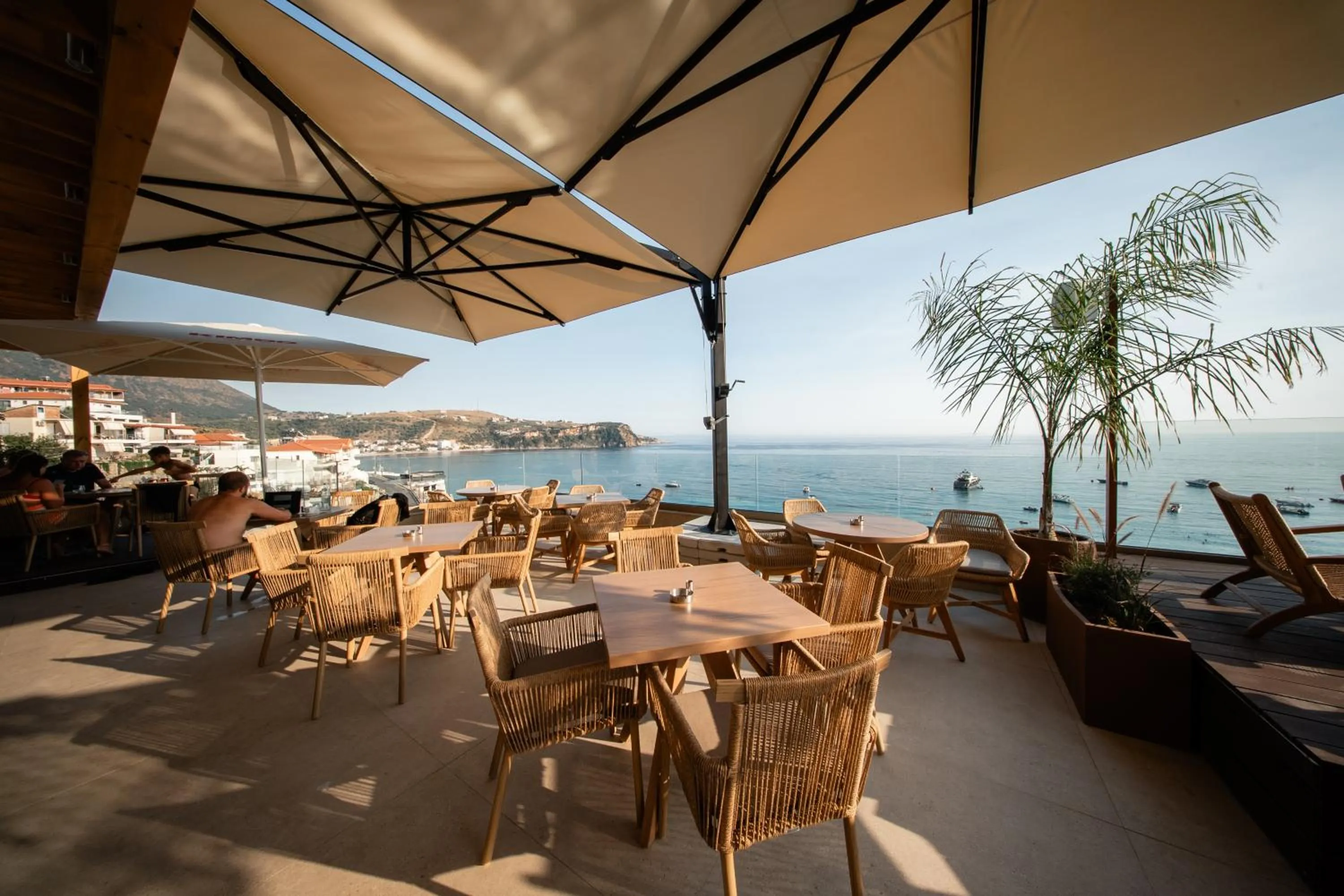 Restaurant/places to eat in Saint Nicolas Hotel