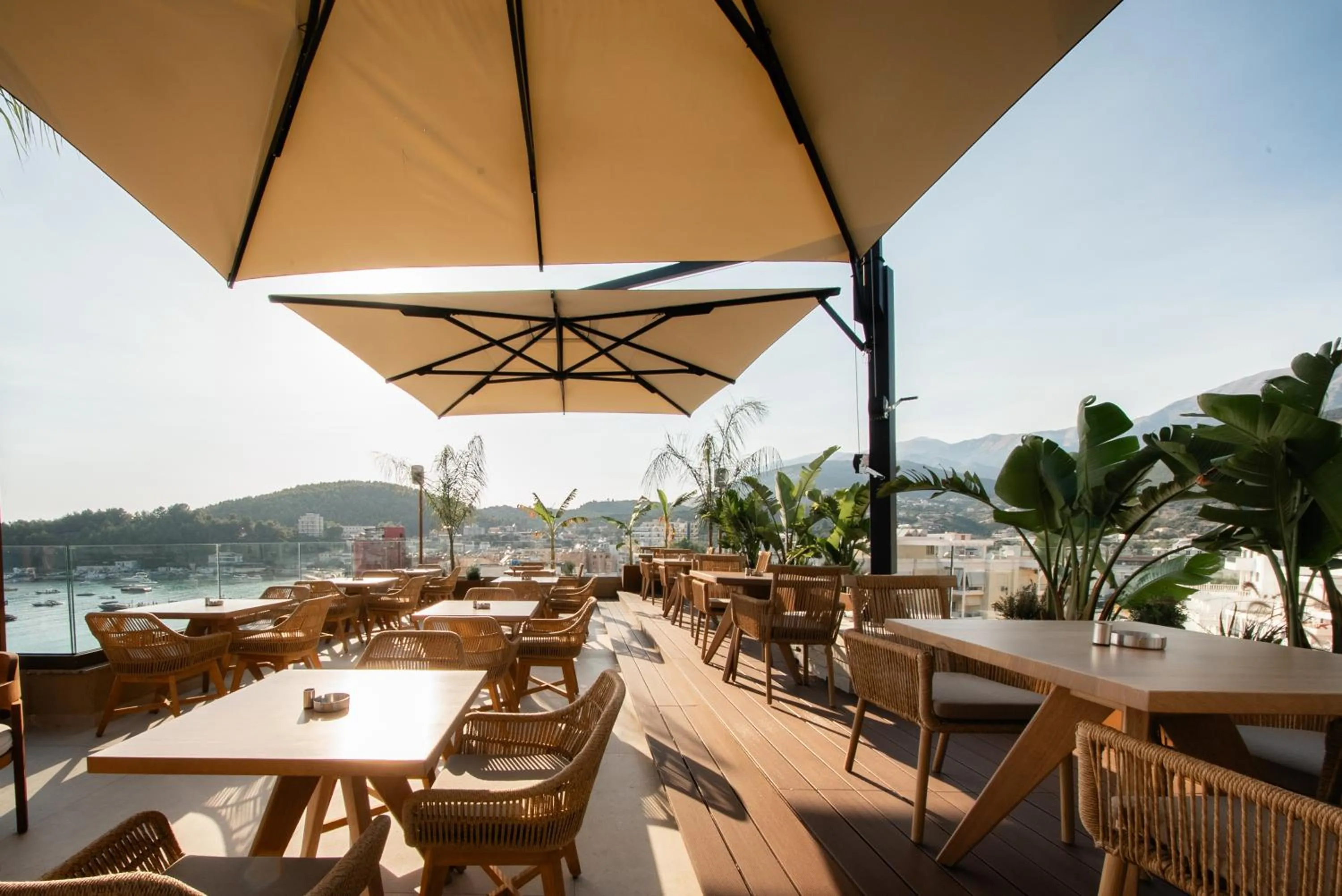 Restaurant/places to eat in Saint Nicolas Hotel