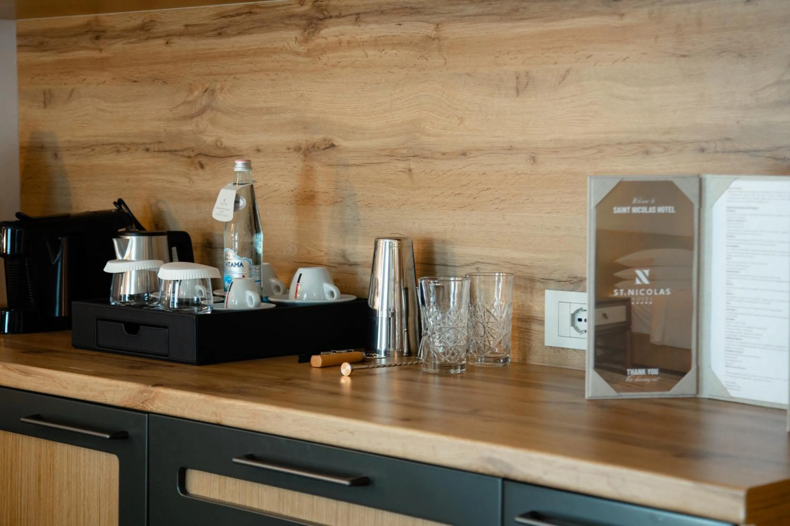 Coffee/tea facilities in Saint Nicolas Hotel