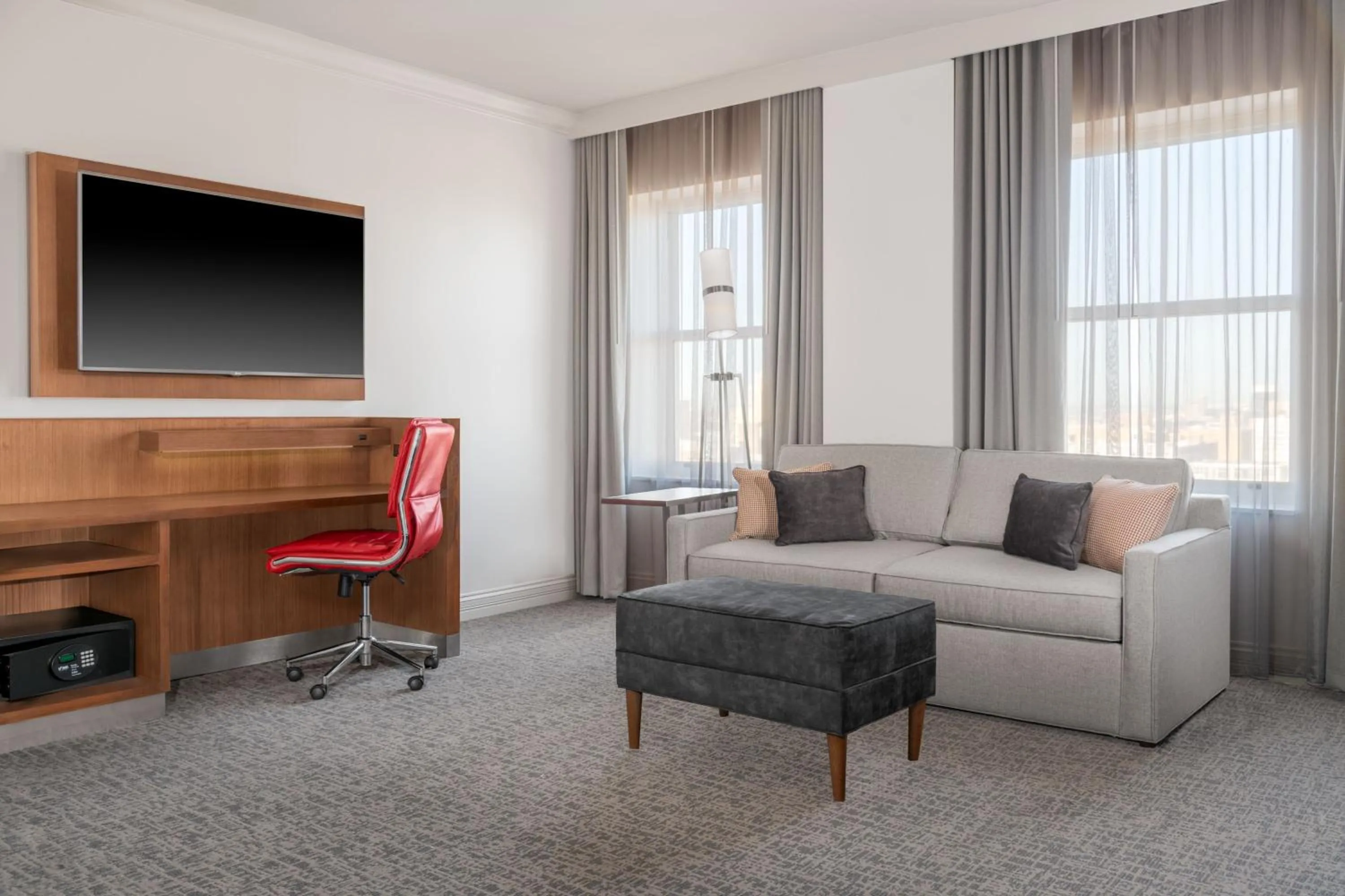 Living room in Courtyard St. Louis Downtown/Convention Center