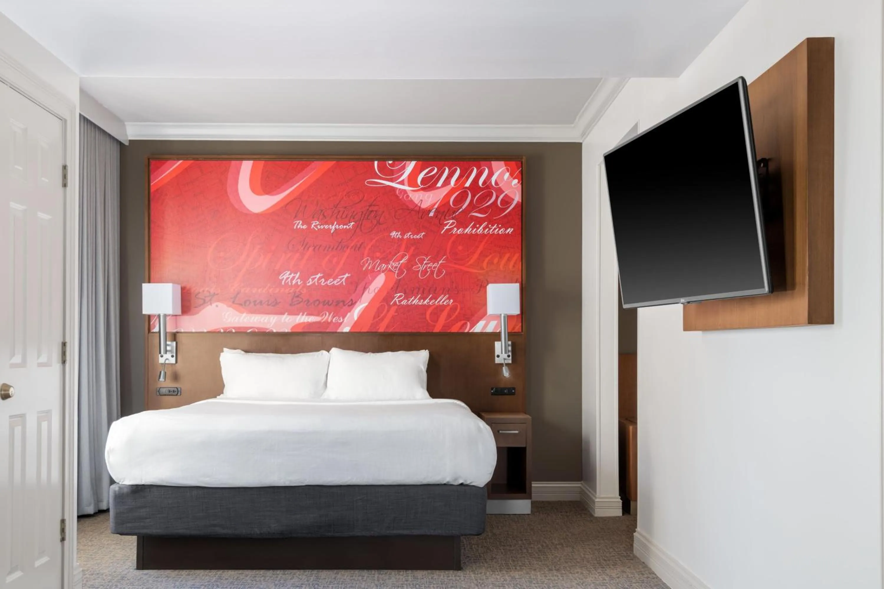 Photo of the whole room, Bed in Courtyard St. Louis Downtown/Convention Center