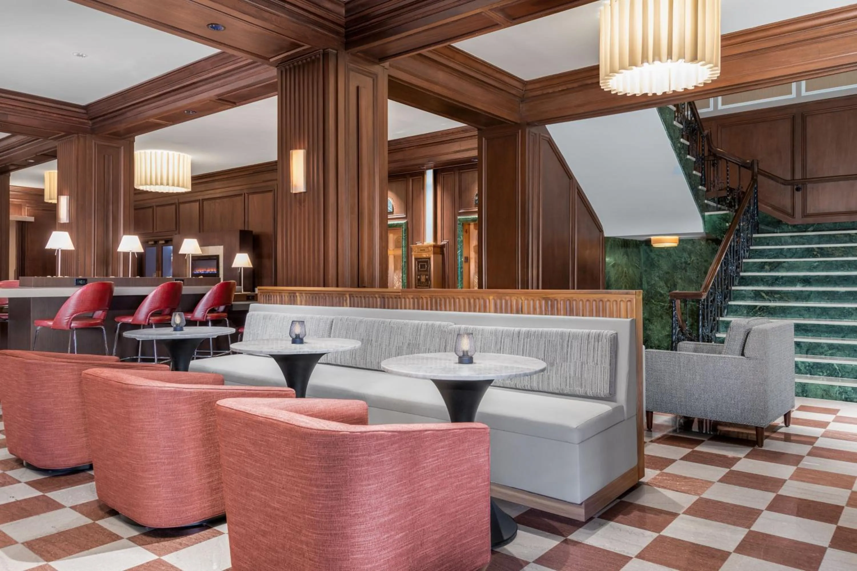 Restaurant/places to eat in Courtyard St. Louis Downtown/Convention Center