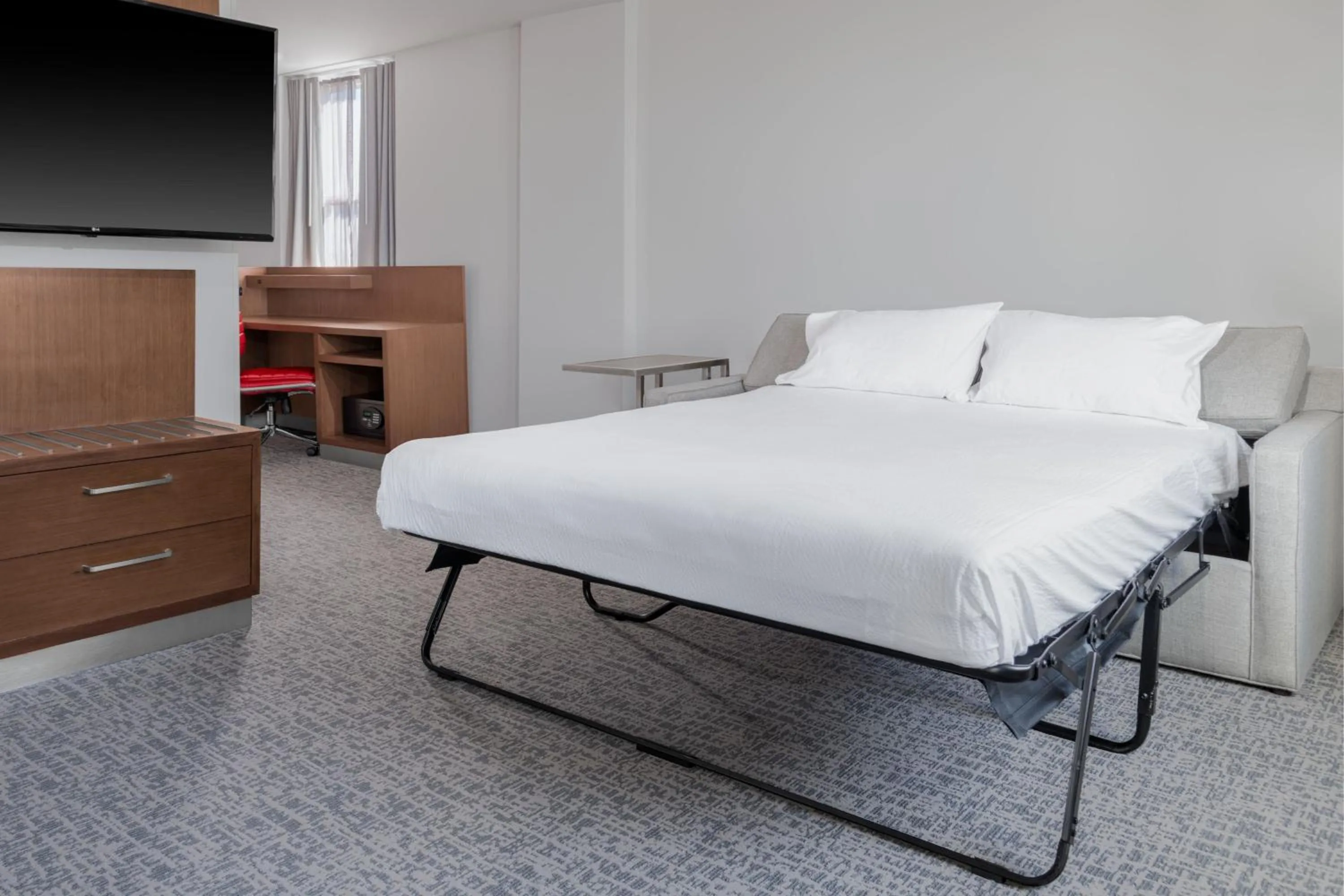 Photo of the whole room, Bed in Courtyard St. Louis Downtown/Convention Center