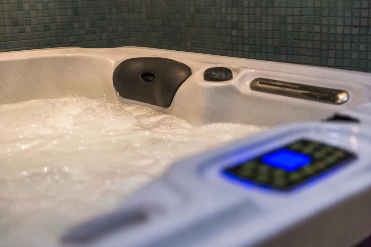 Hot Tub in Mas Latour Lavail