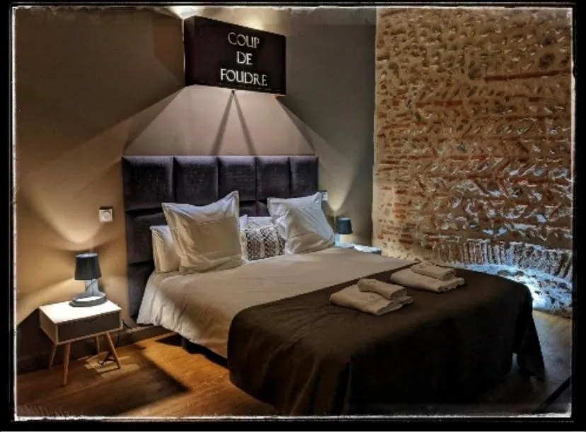 Photo of the whole room, Bed in Mas Latour Lavail