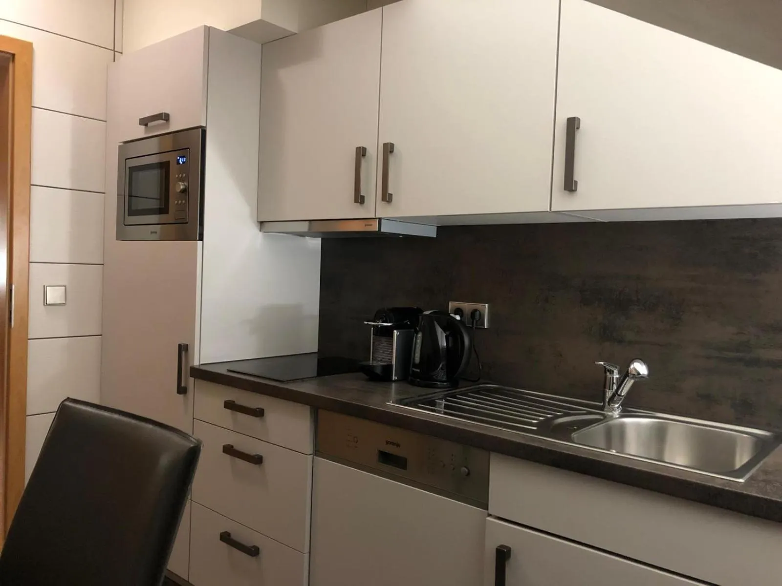 Kitchen or kitchenette in Appart-Hotel Gwendy