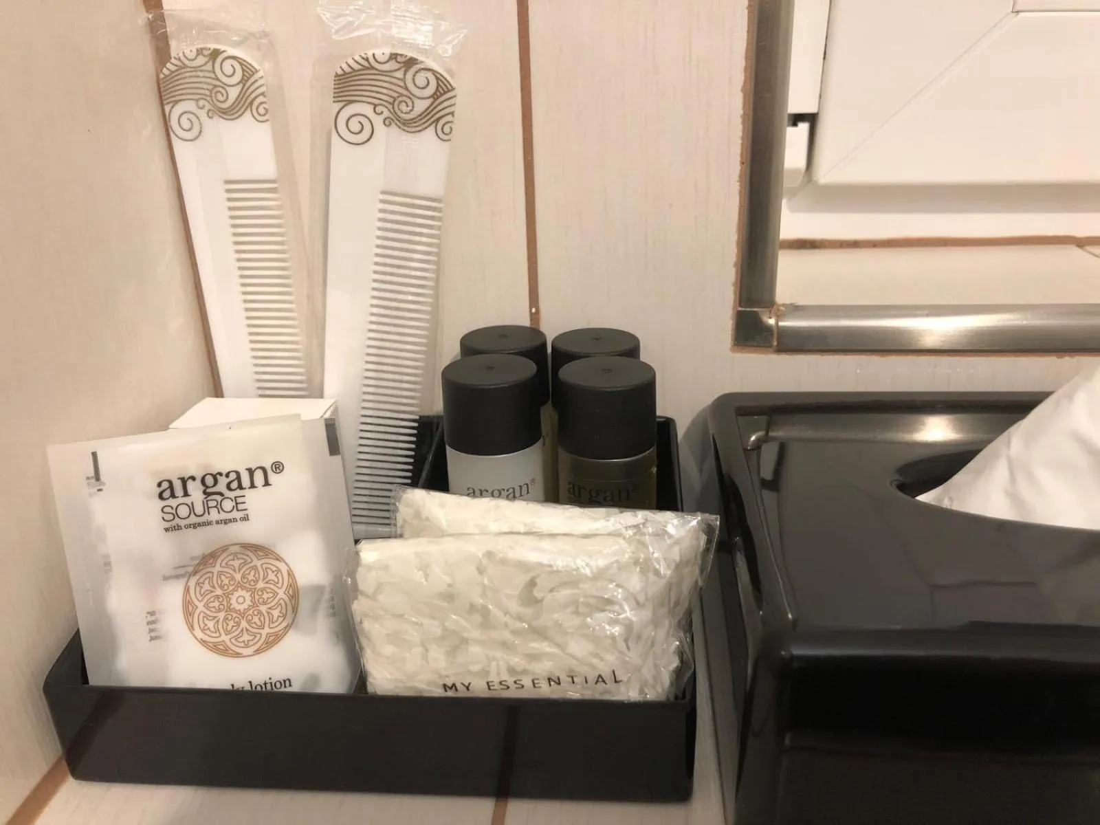 Bathroom, Bed in Appart-Hotel Gwendy