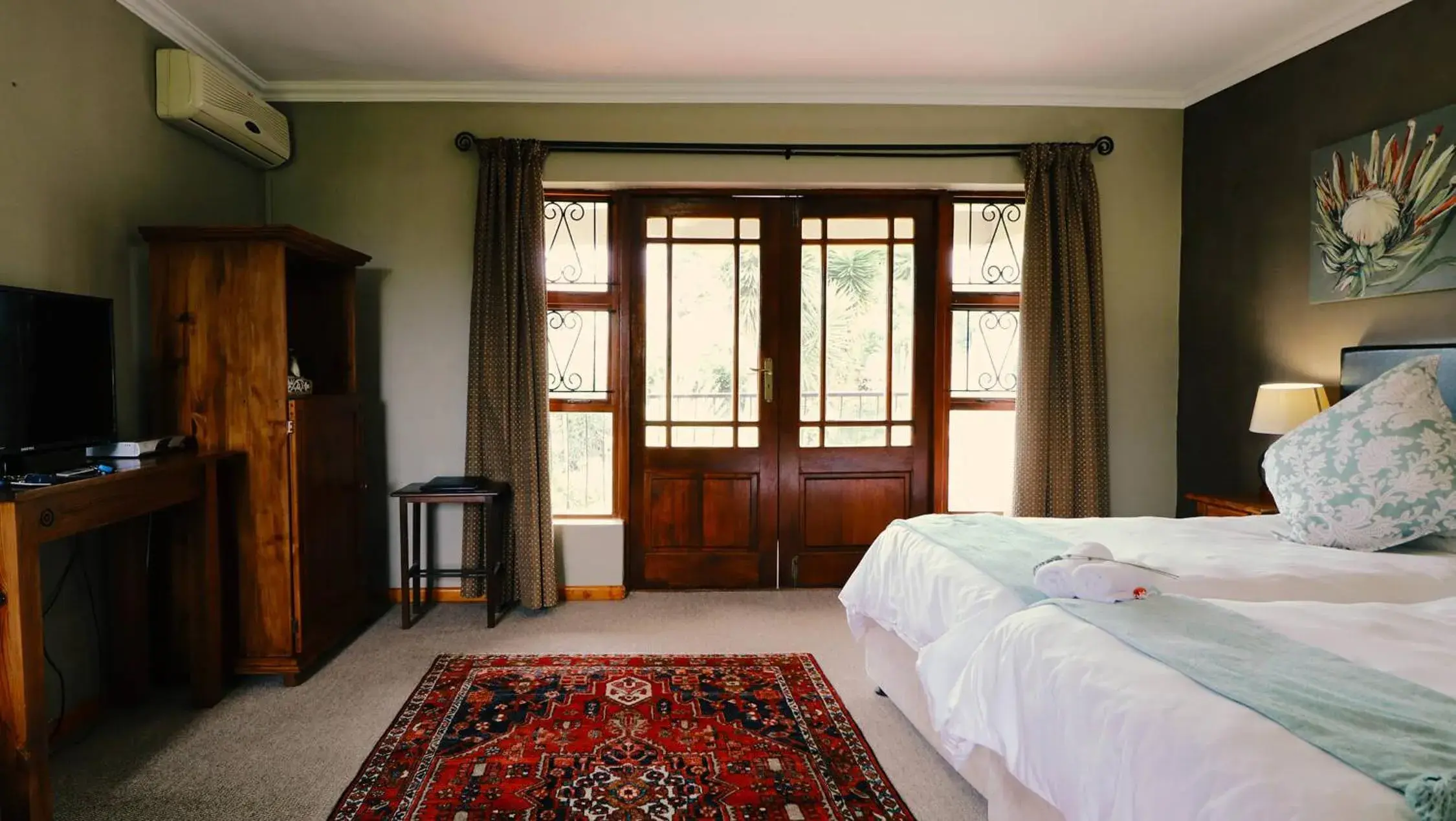 Deluxe King Room with Garden View - single occupancy in Sea Whisper Self Catering Deluxe King Room with Garden View - single occupancy in Sea Whisper Self Catering